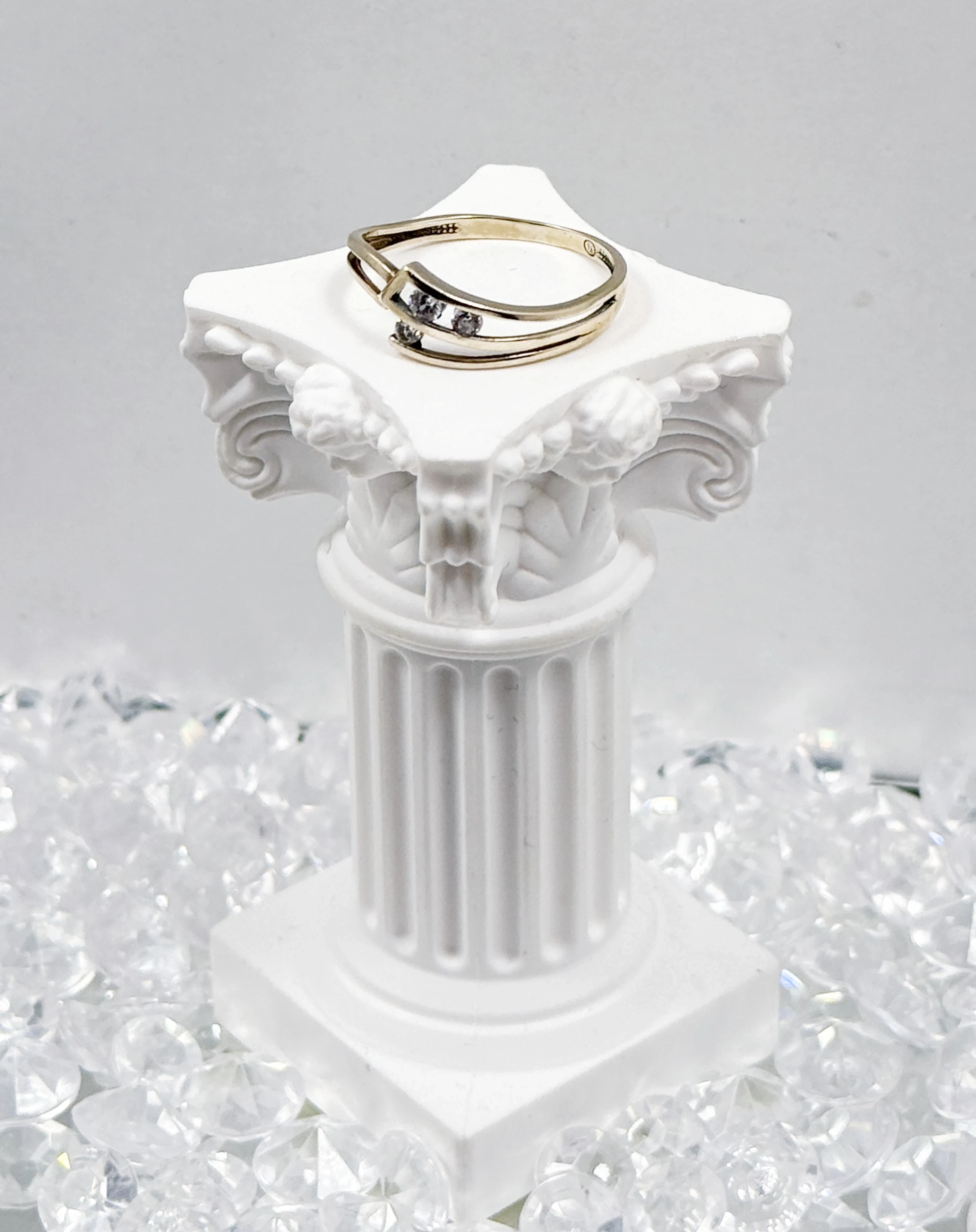 sliczny-zloty-pierscionek-z-cyrkoniami-9-karatow-r16-rodzaj-2205-2