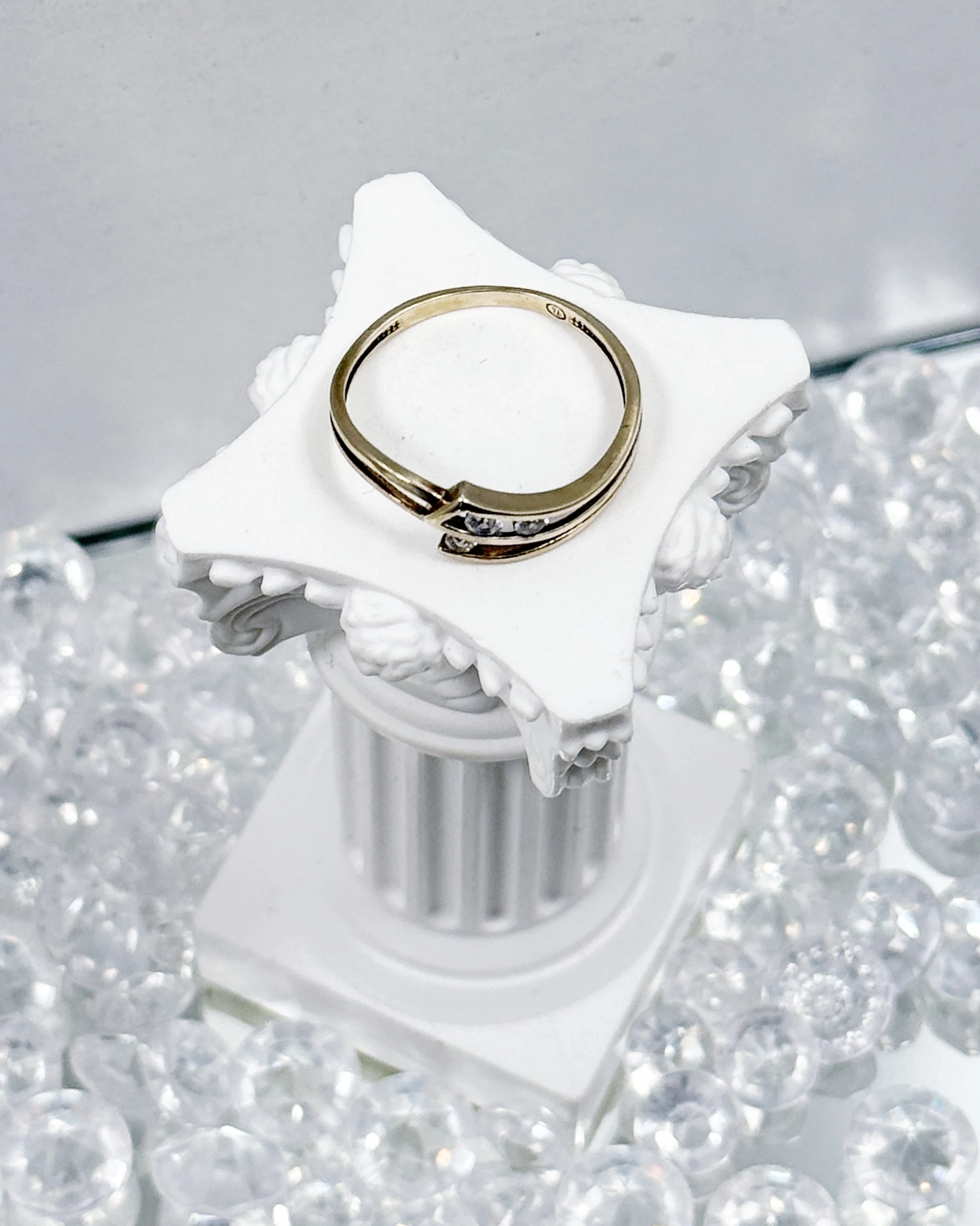 sliczny-zloty-pierscionek-z-cyrkoniami-9-karatow-r16-stan-11323-2