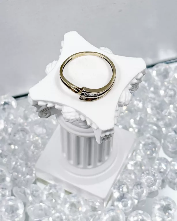 sliczny-zloty-pierscionek-z-cyrkoniami-9-karatow-r16-stan-11323-2