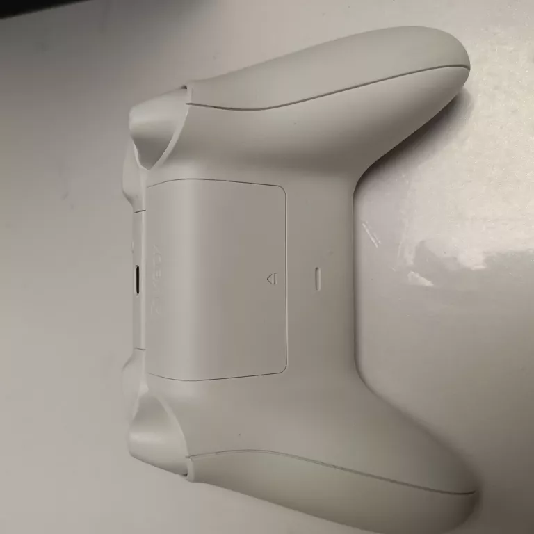 konsola-xbox-series-x-zawiera-baterie-250685-2006717