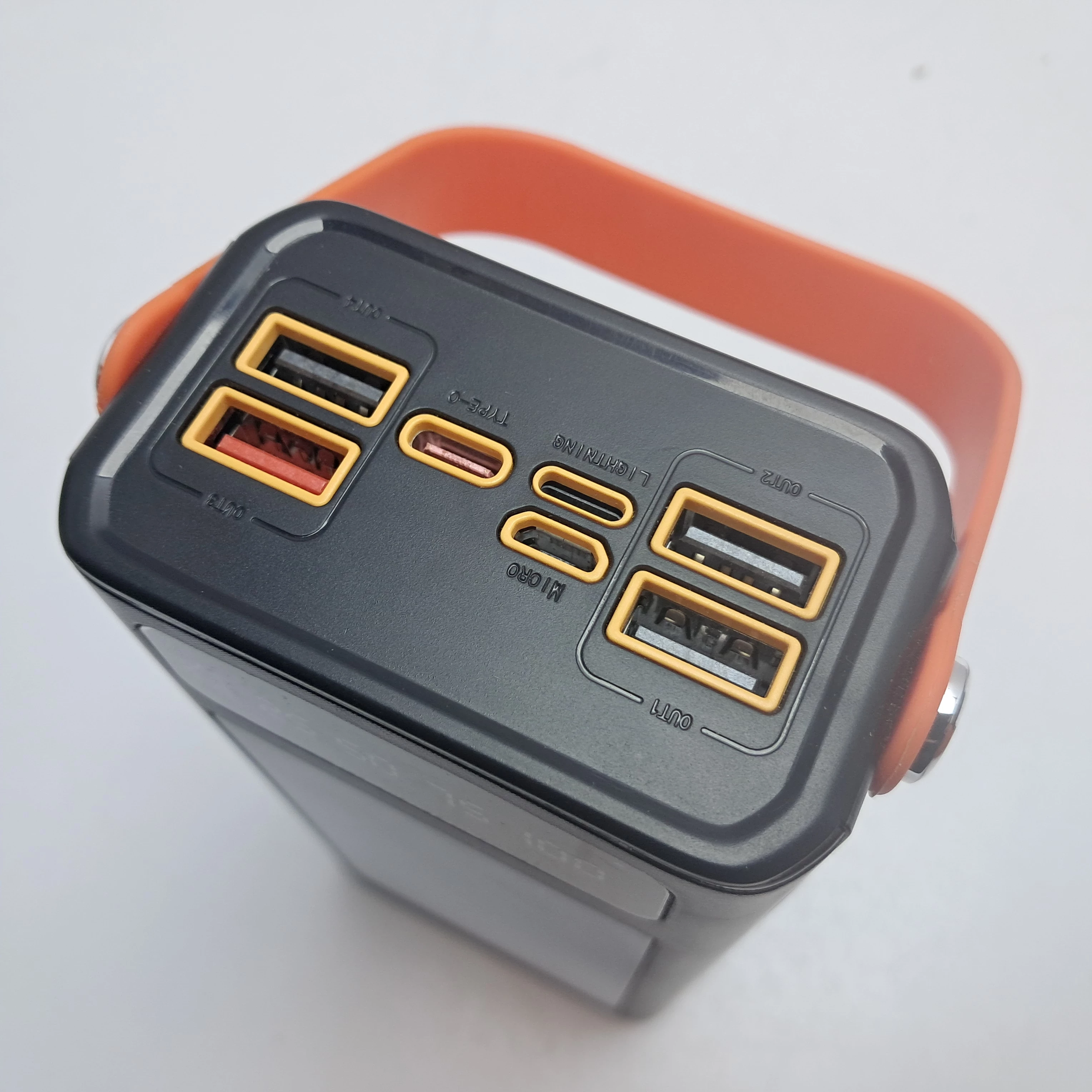 power-bank-30000-mah-wildtrek-4xusb-usb-c-szybkie-ladowanie-kod-producenta-wt-pb30