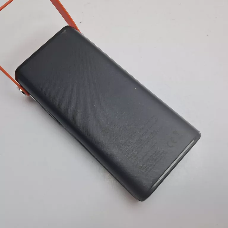power-bank-30000-mah-wildtrek-4xusb-usb-c-szybkie-ladowanie-pojemnosc-akumulatora-30000