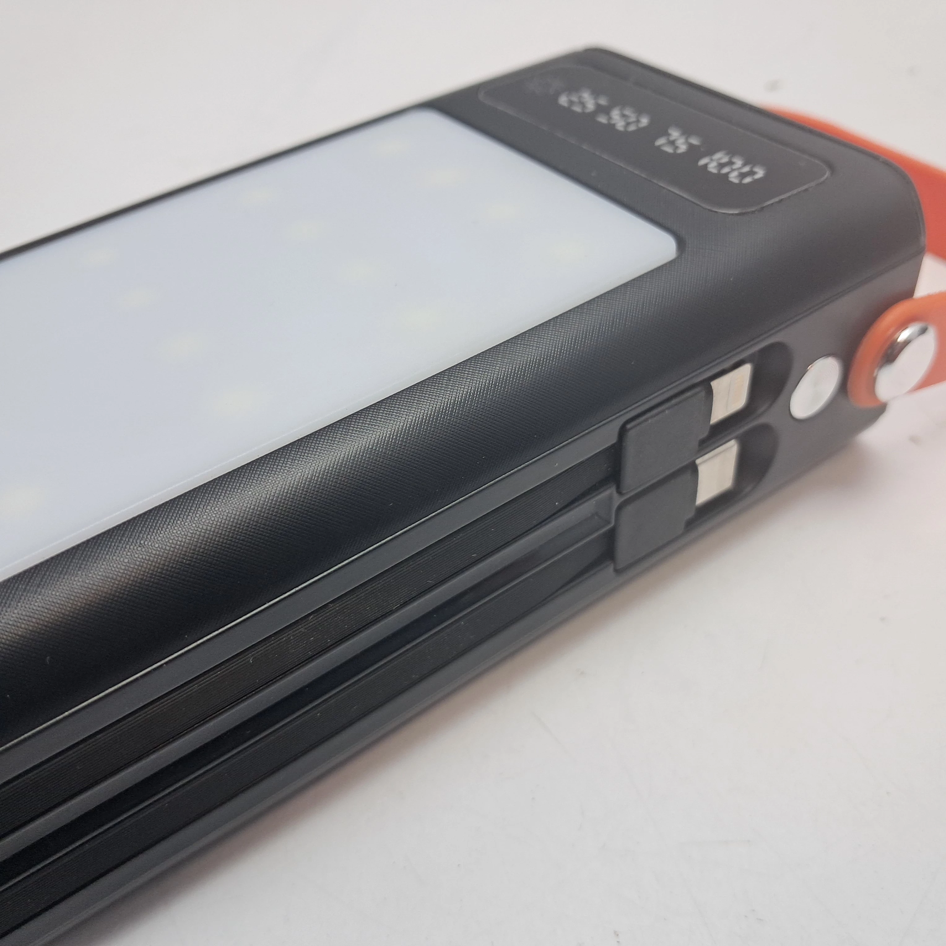 power-bank-30000-mah-wildtrek-4xusb-usb-c-szybkie-ladowanie-stan-11323-2