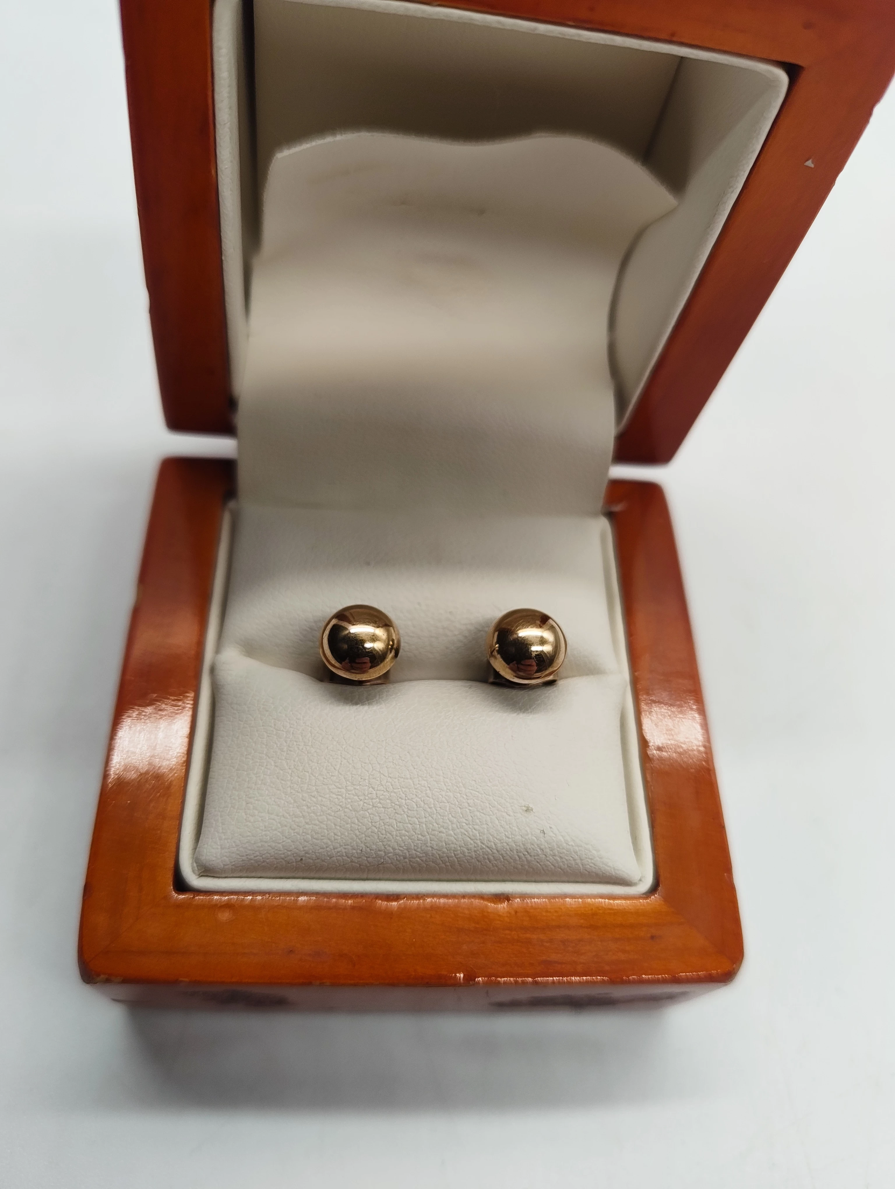 wyrob-jubilerski-uzywany-kolczyki-585-141g-ean-gtin-000000000000