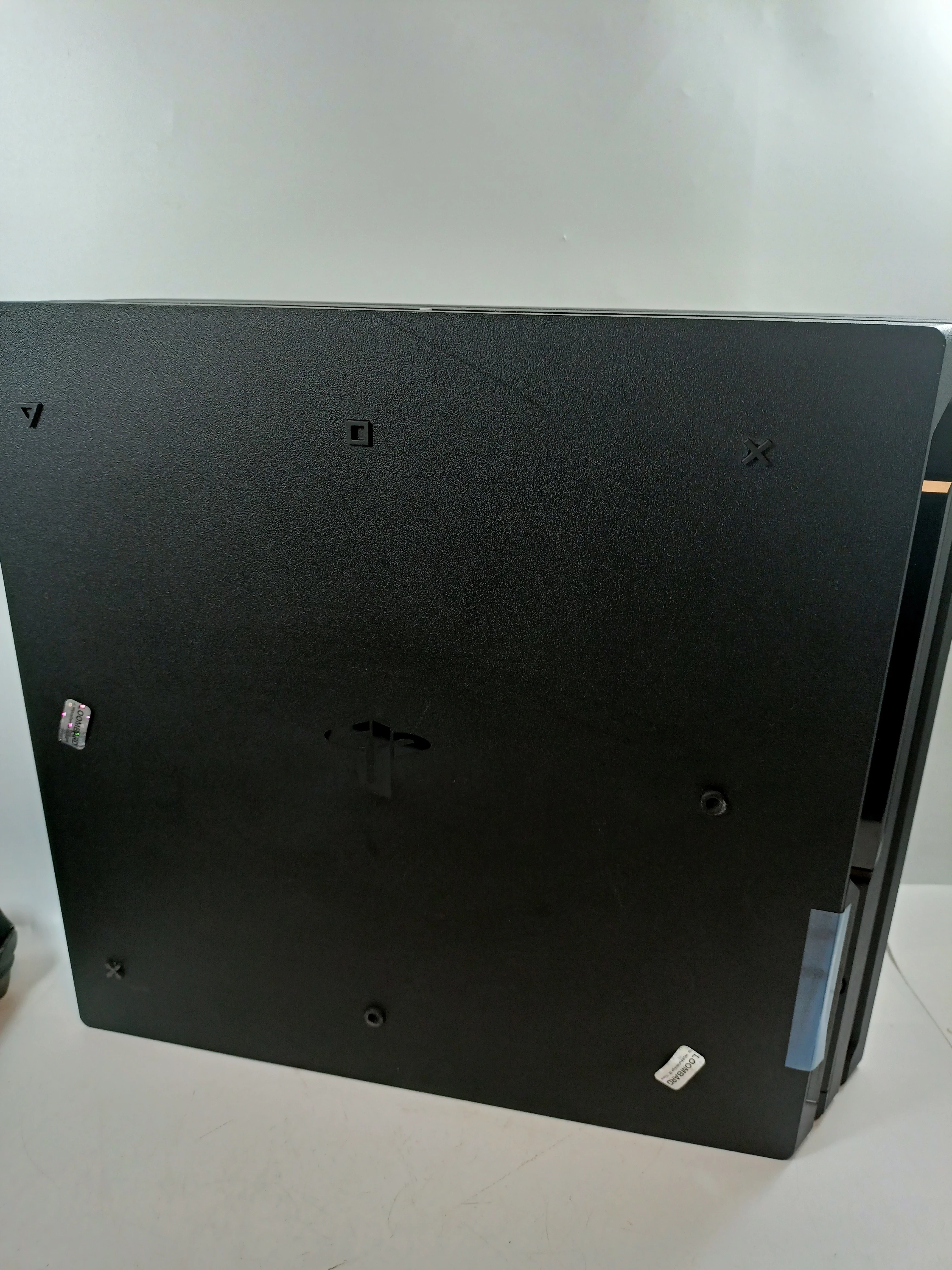 konsola-sony-ps4-pro-at-sprawdz-kolor-249512-1647413