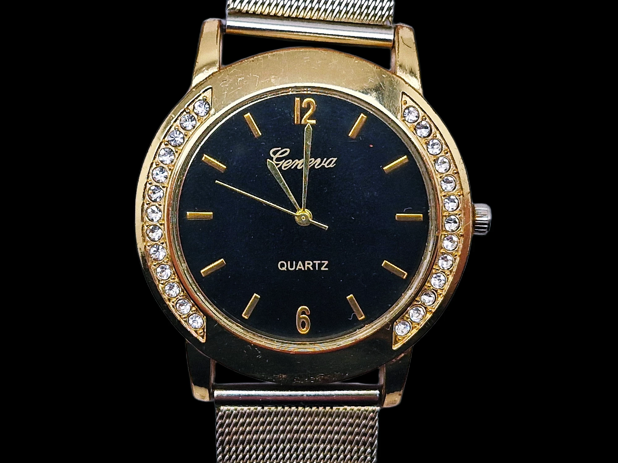 zegarek-damski-geneva-z-cyrkoniami-ksztalt-koperty-129223-2