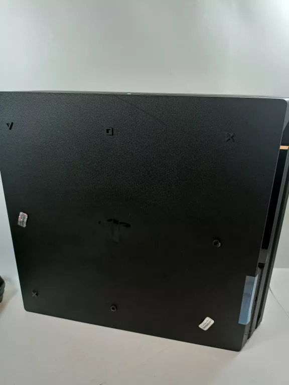 konsola-sony-ps4-pro-at-sprawdz-kolor-249512-1647413