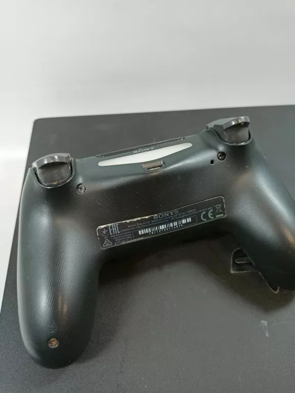 konsola-sony-ps4-pro-at-sprawdz-kod-producenta-cuh-7216b