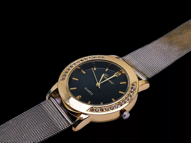 zegarek-damski-geneva-z-cyrkoniami-material-paska-129219-8