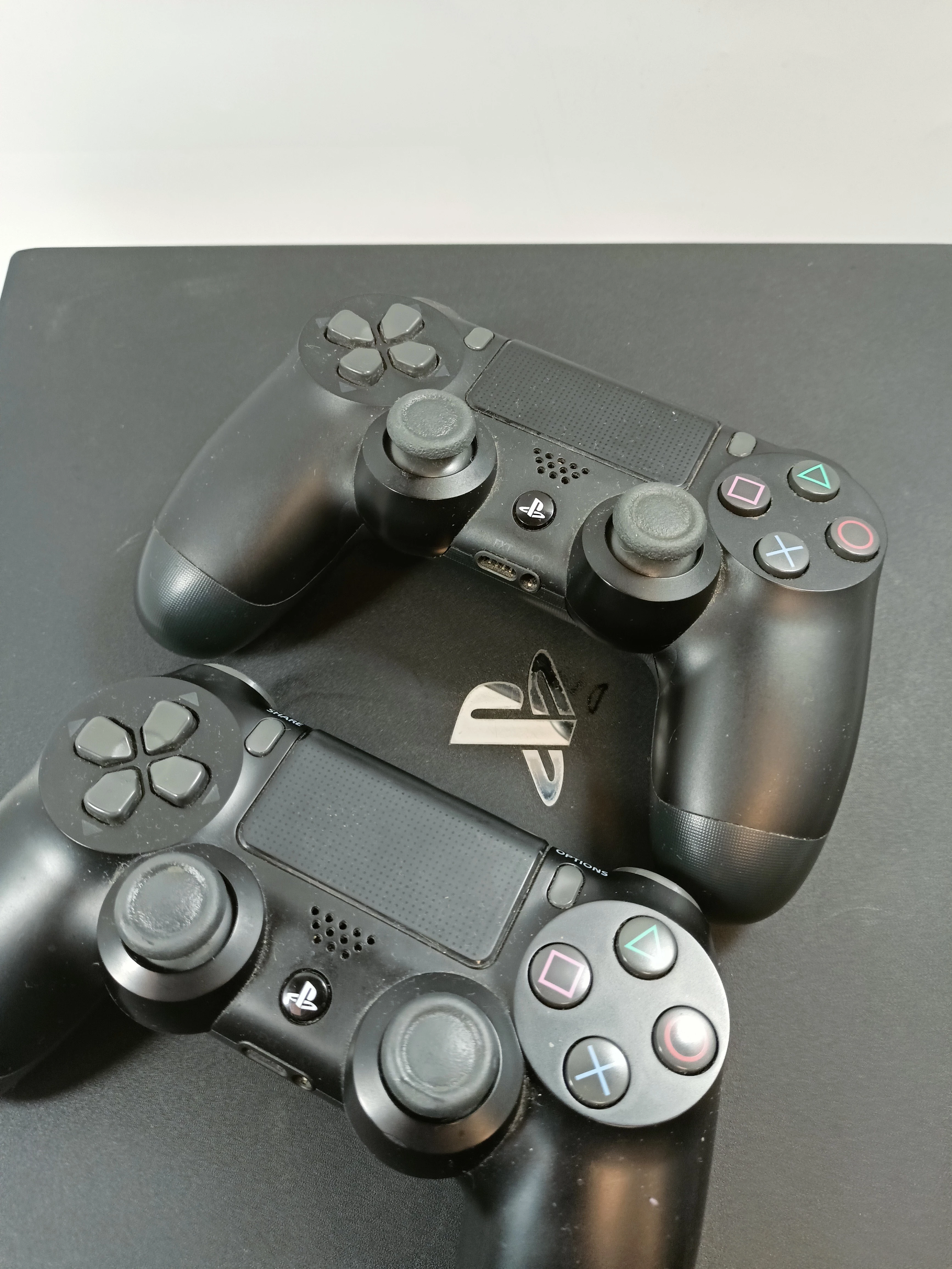 konsola-sony-ps4-pro-at-sprawdz-wersja-130590-3