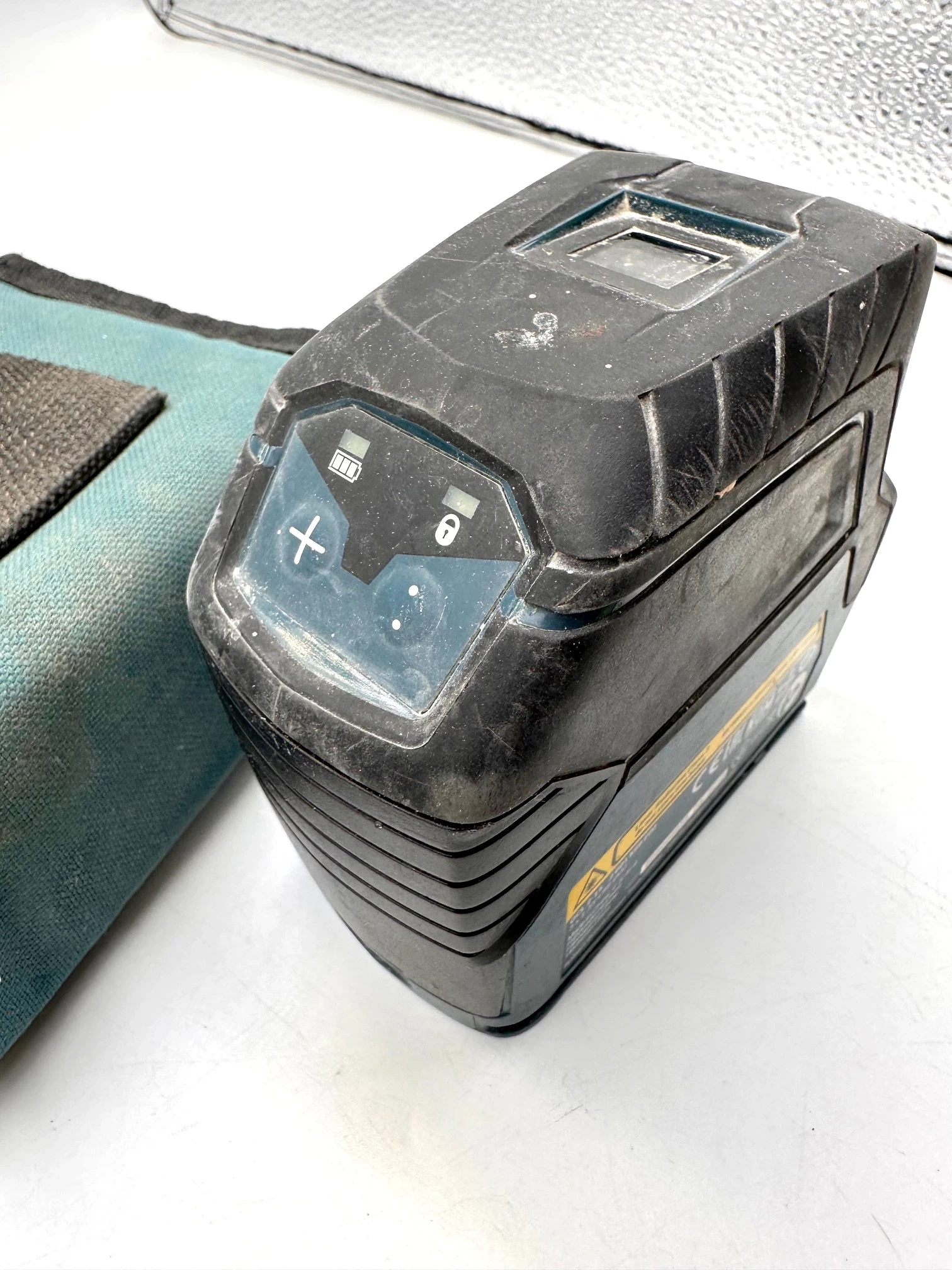 laser-krzyzowy-bosch-gcl-2-15-z-etui-okazja-dobry-stan-kod-producenta-0601066j00