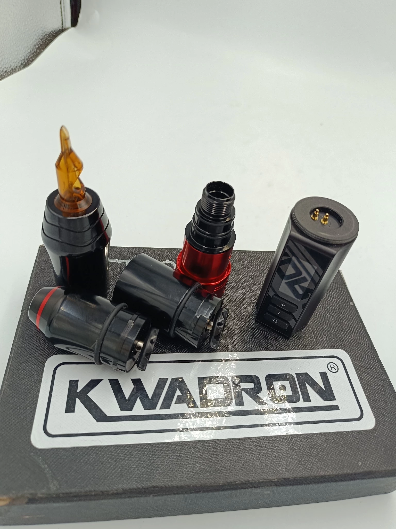 maszynka-rotacyjna-do-tatuazu-kwadron-model-mx-red