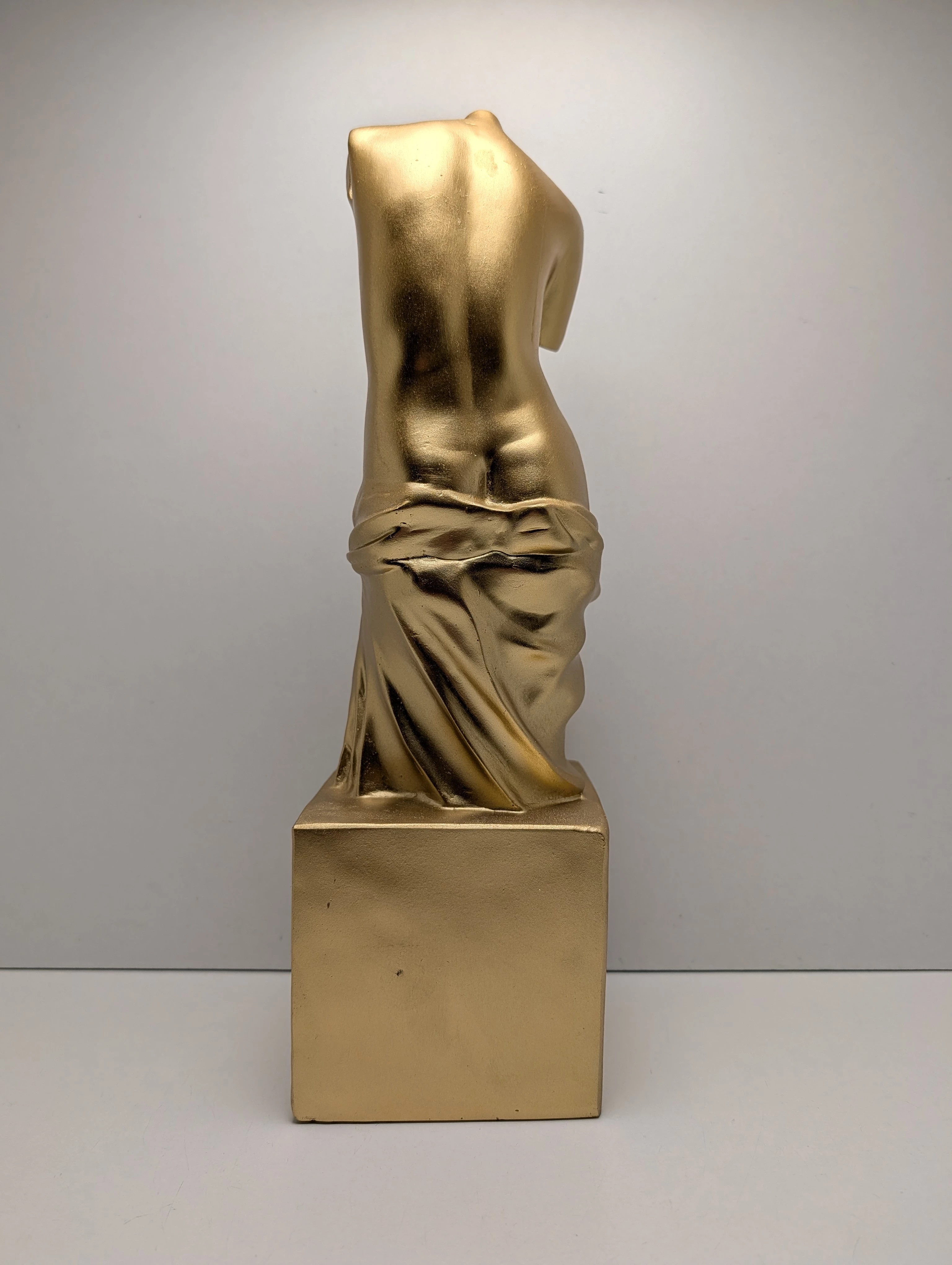 figurka-veni-zlota-wysokosc-produktu-37