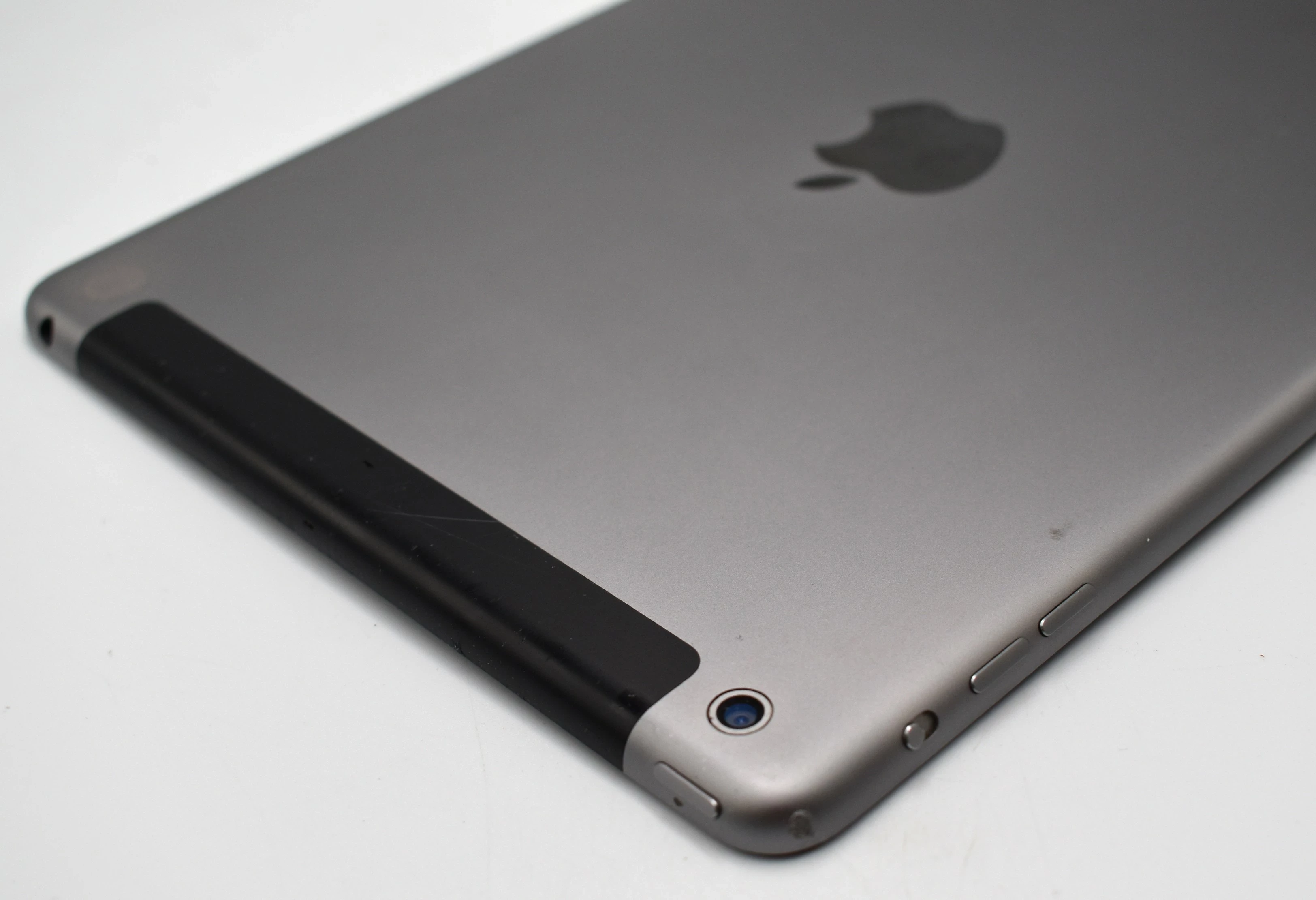 tablet-apple-ipad-air-a1475-97-64gb-4g-lte-szary-system-operacyjny-16332-4