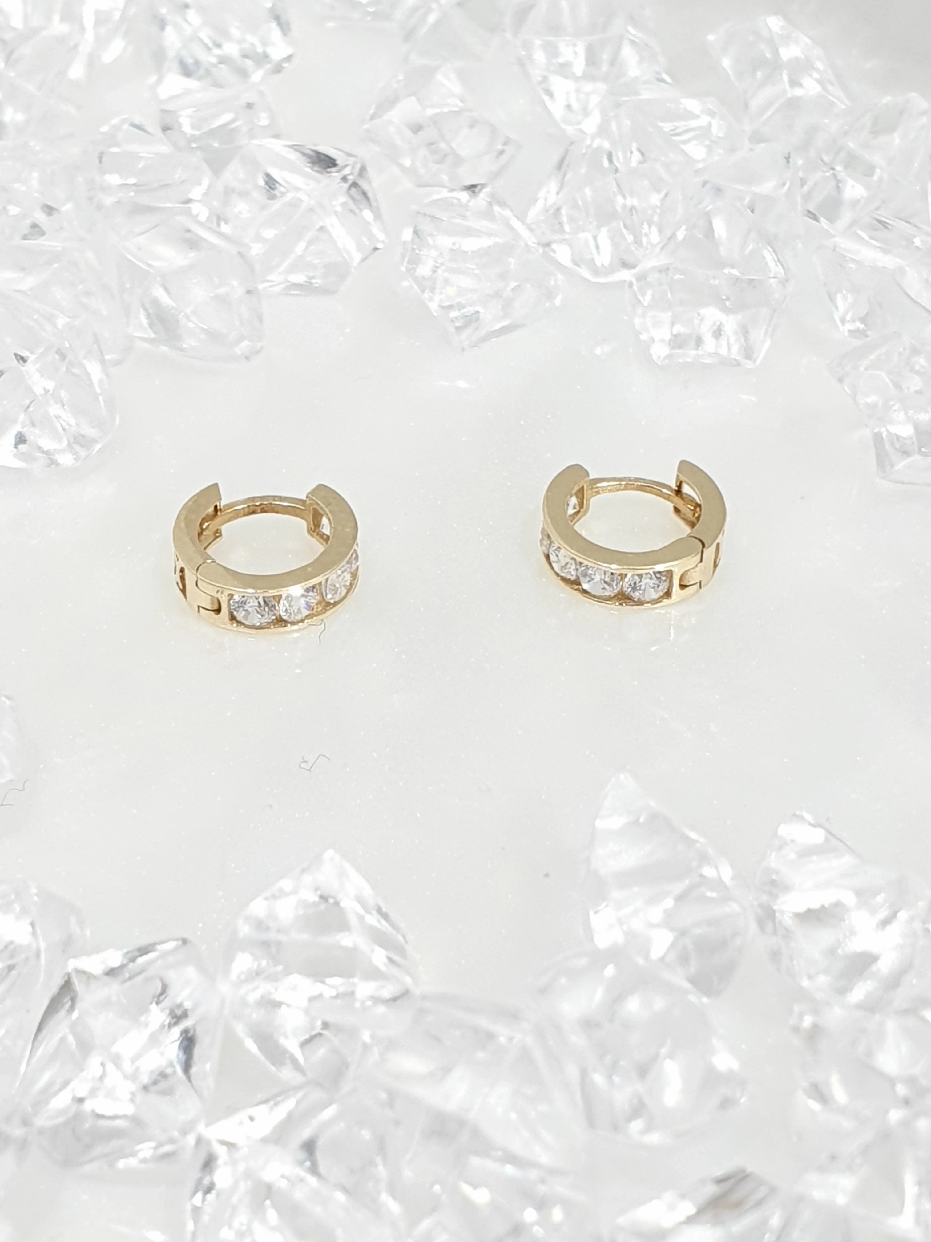 delikatne-zlote-kolczyki-099g-585-07cm-legnicka-66-wroclaw