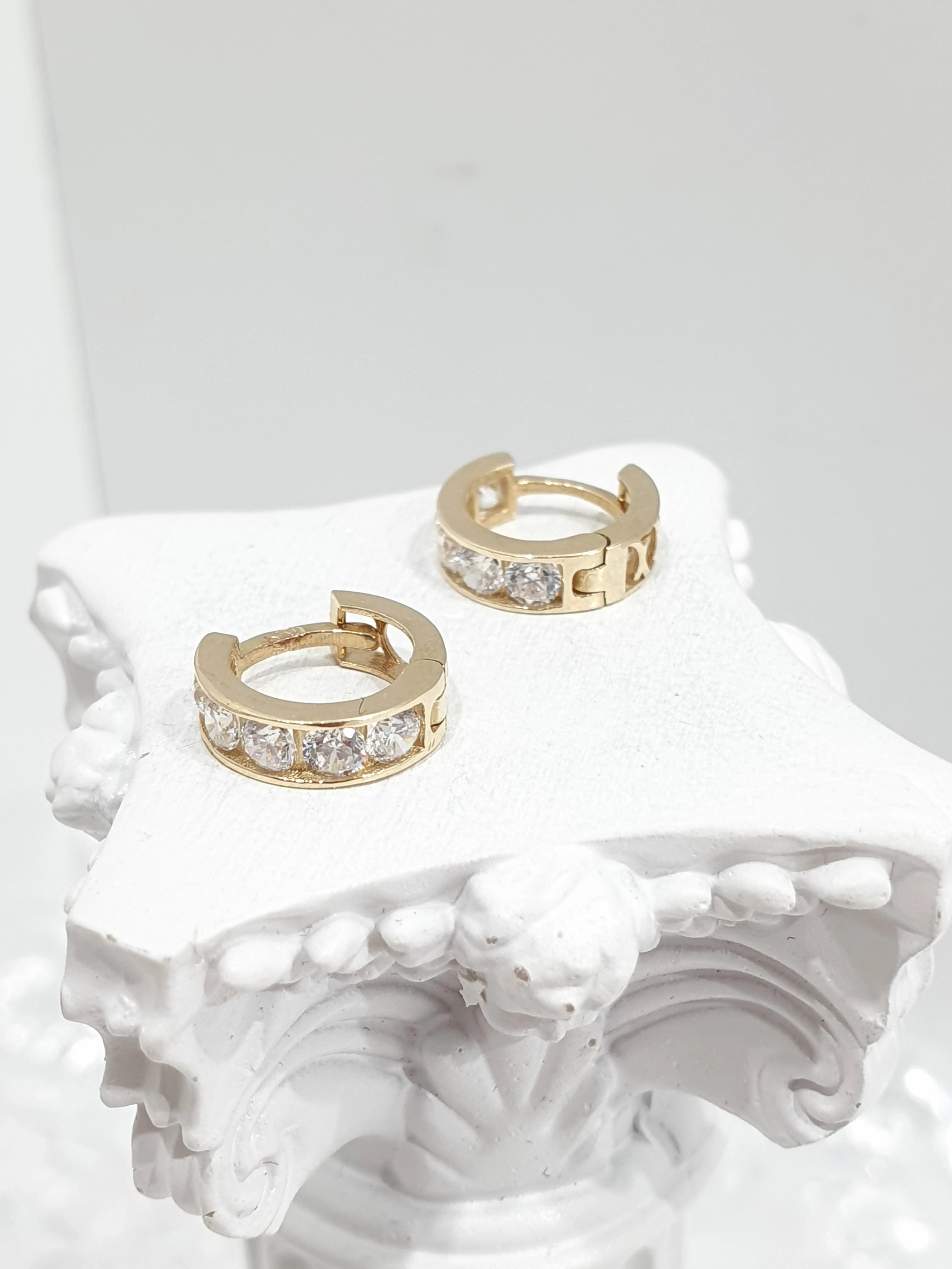 delikatne-zlote-kolczyki-099g-585-07cm-stan-11323-2