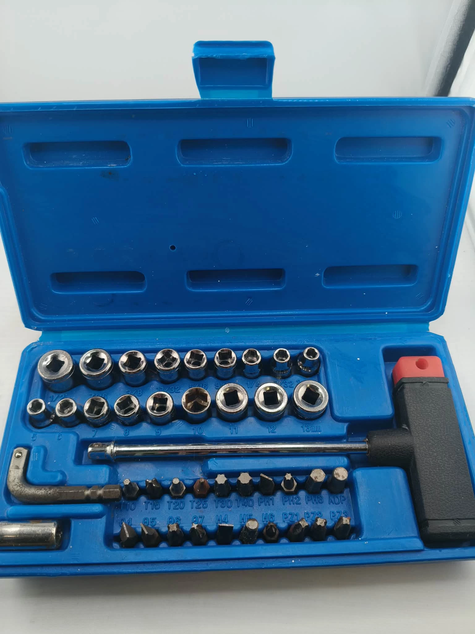 zestaw-kluczy-nasadowych-bity-walizka-klucz-t-wolnosci-23-ruda-slaska