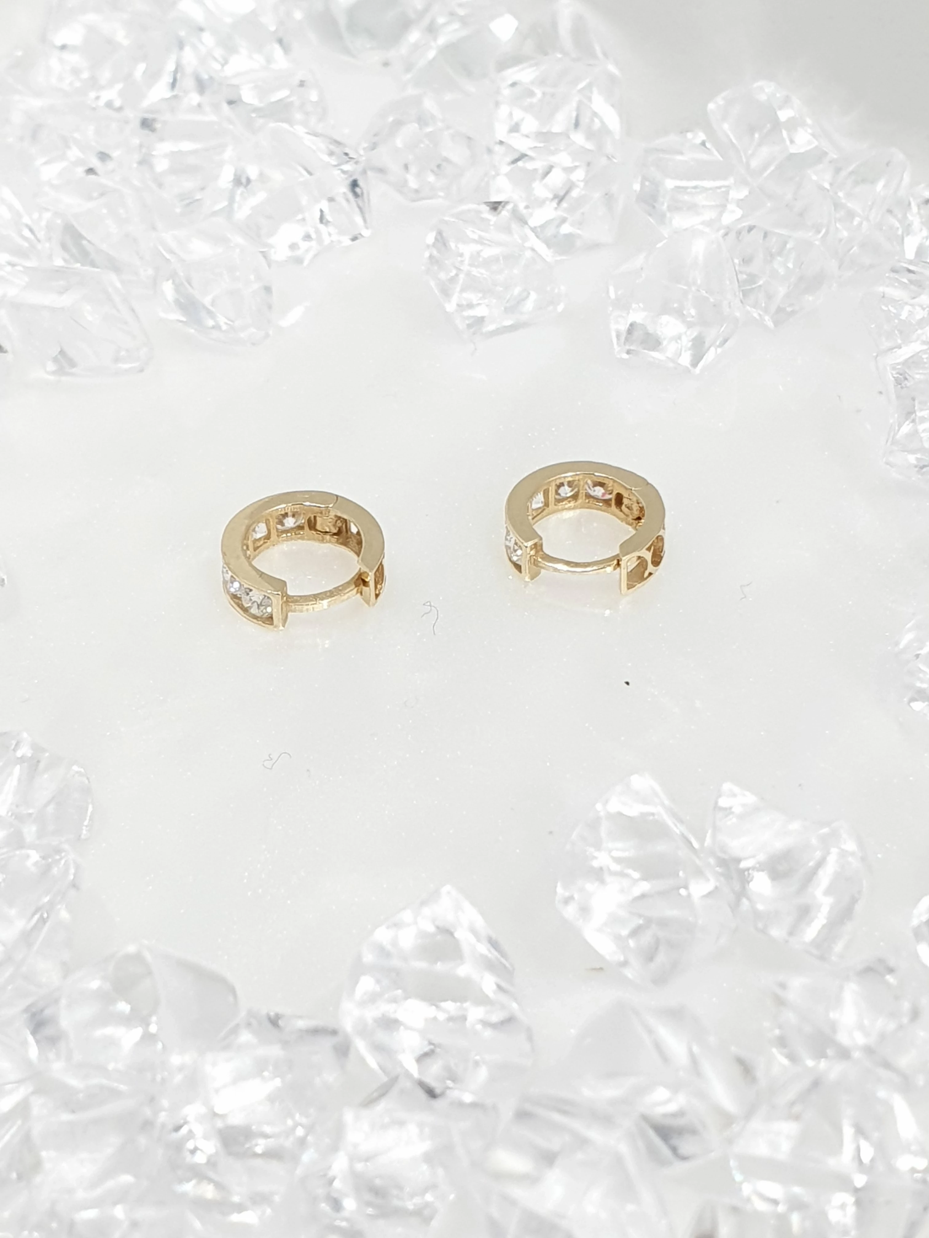 delikatne-zlote-kolczyki-099g-585-07cm-ean-gtin-5905896570581