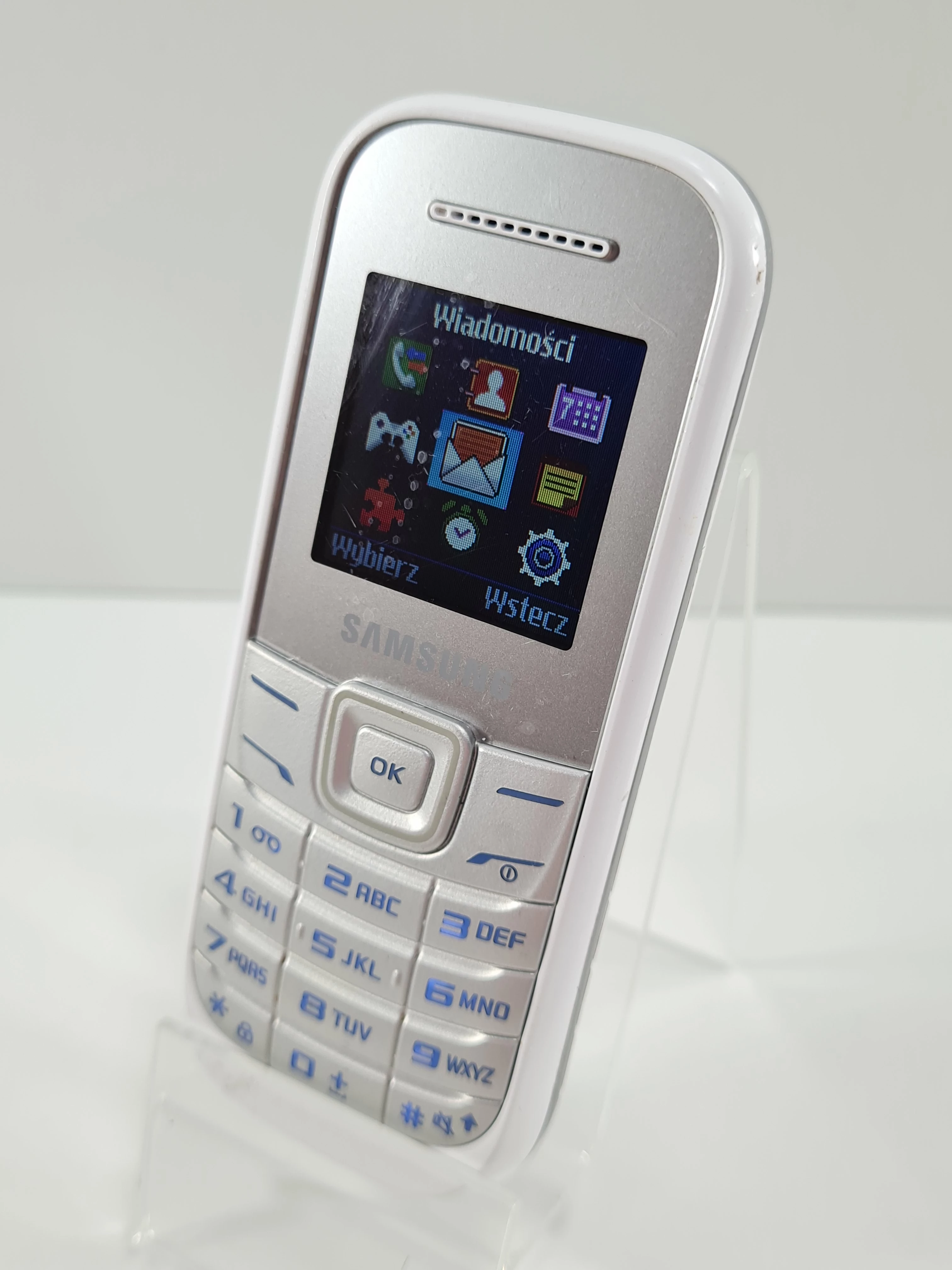 telefon-samsung-gt-e1200-bez-simlocka-srebrny-ean-gtin-8806085191082