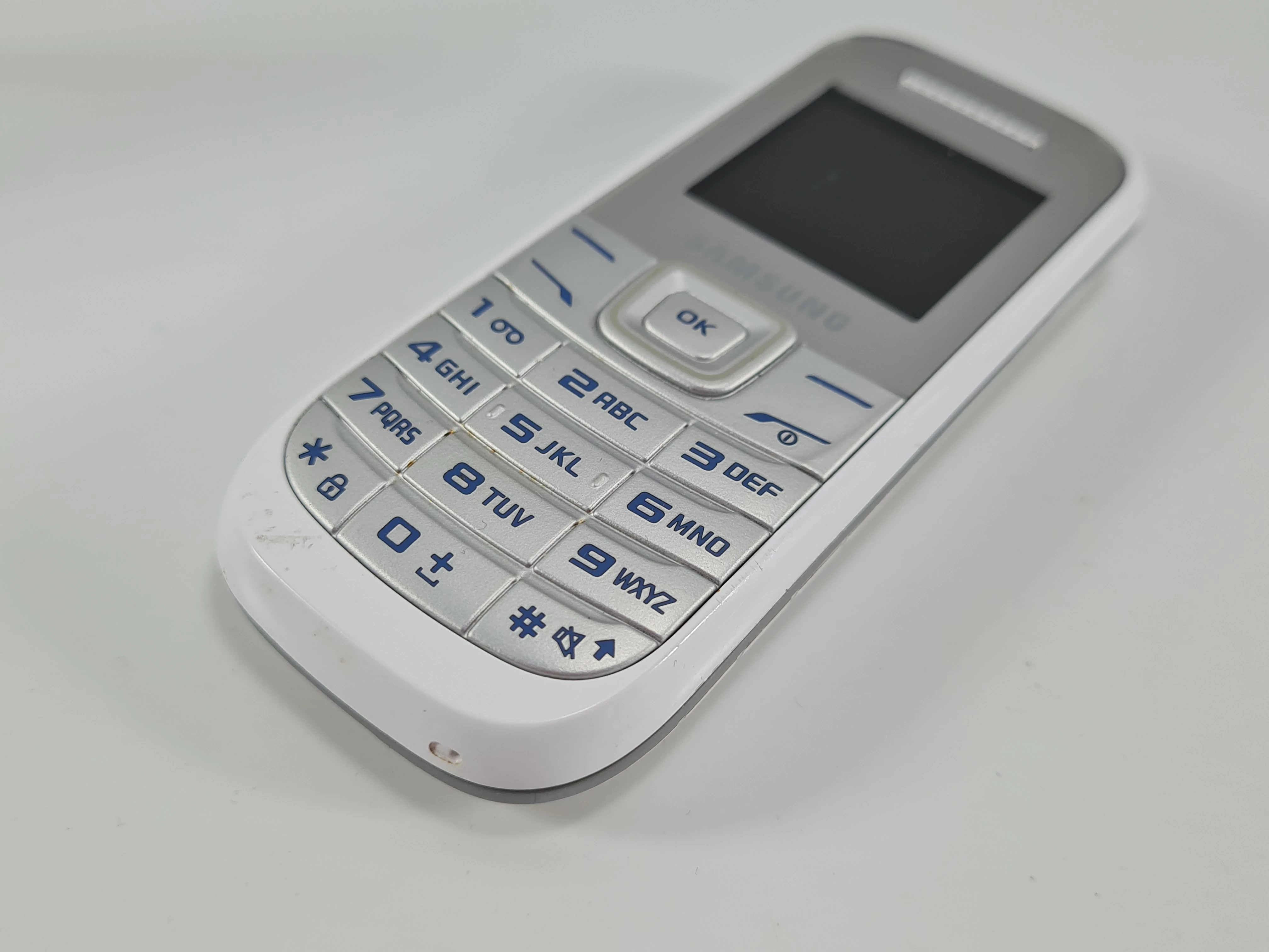 telefon-samsung-gt-e1200-bez-simlocka-srebrny-typ-202685-212933