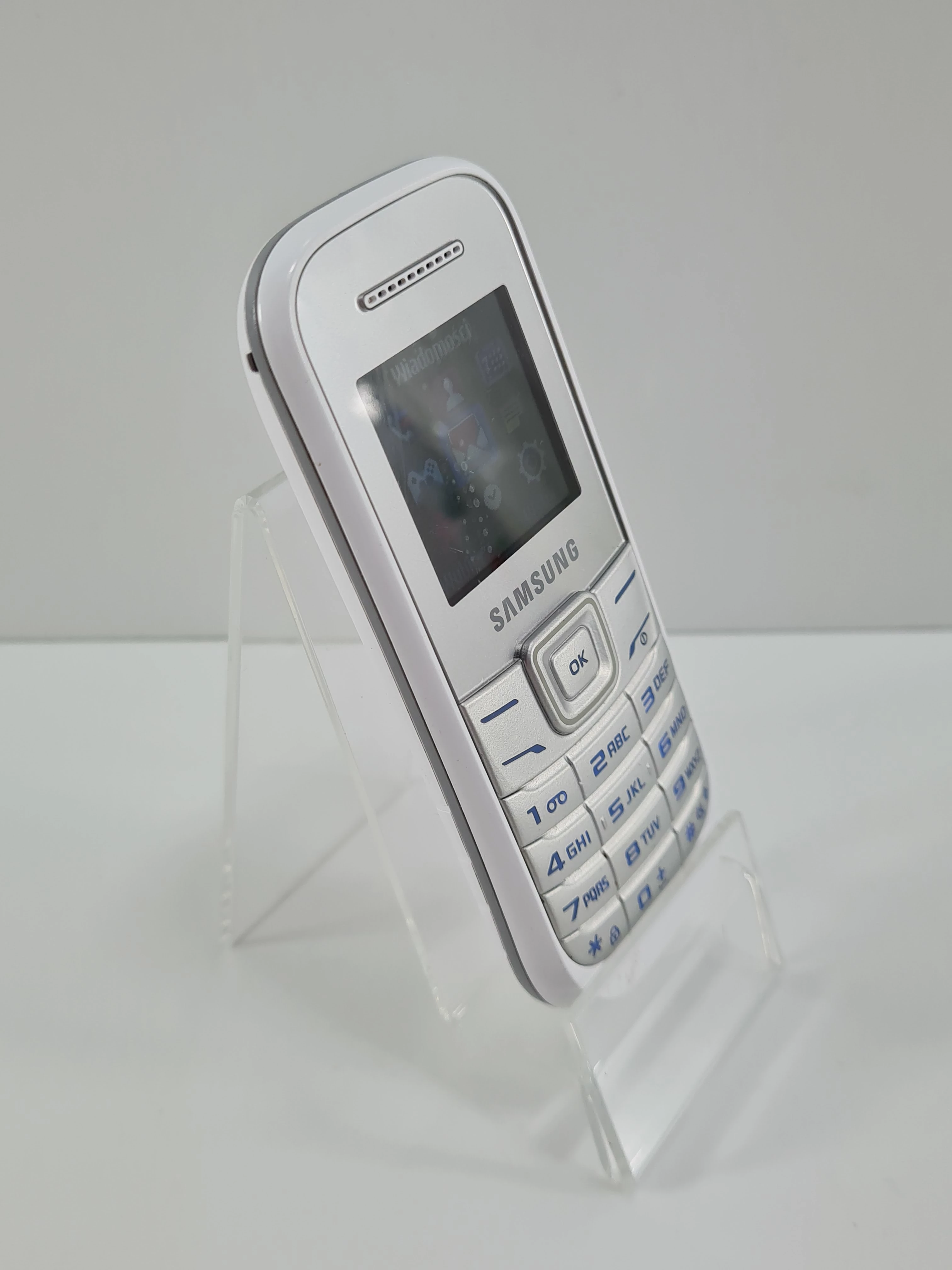 telefon-samsung-gt-e1200-bez-simlocka-srebrny-stan-11323-2