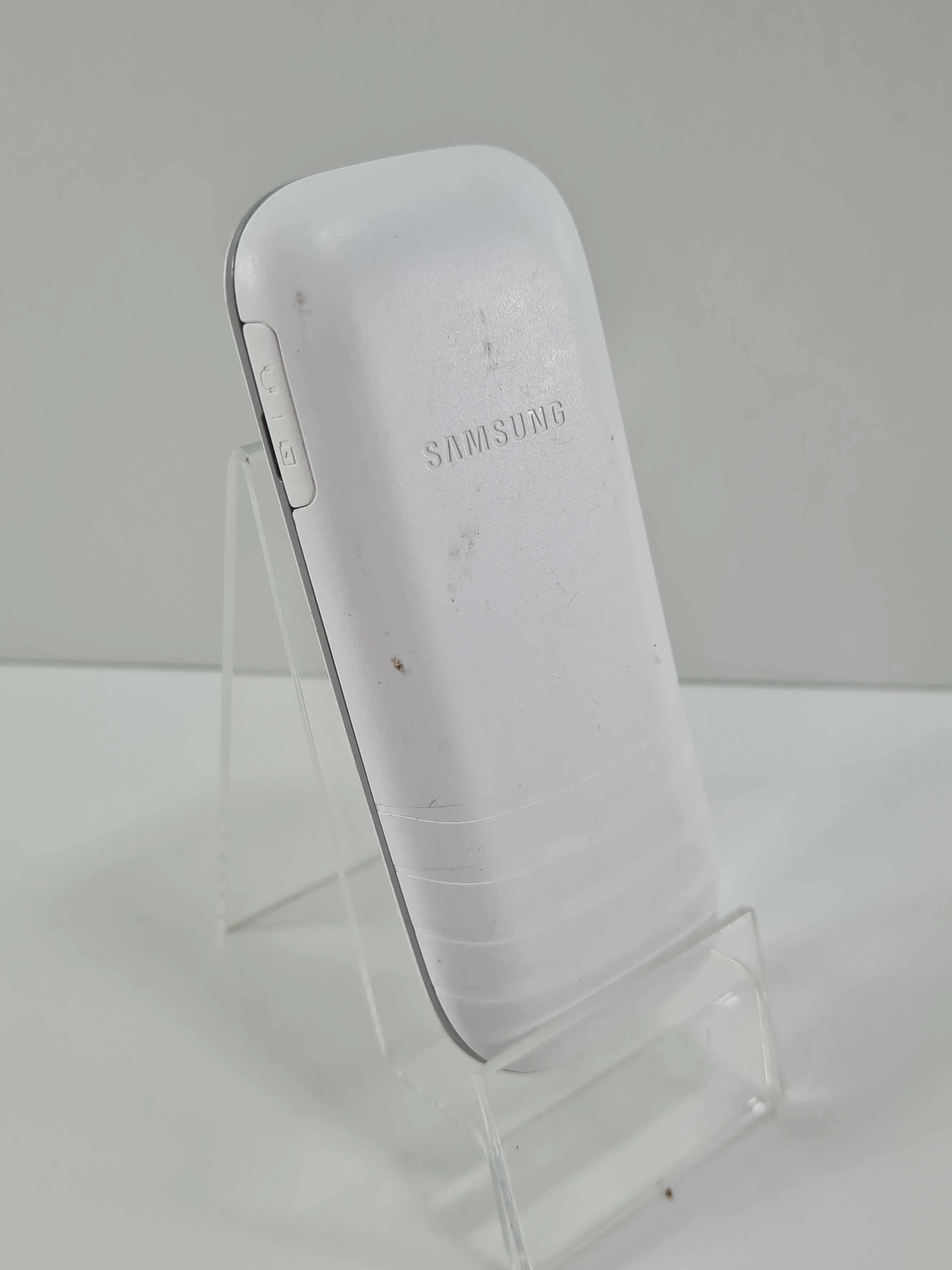 telefon-samsung-gt-e1200-bez-simlocka-srebrny-kod-producenta-w20i