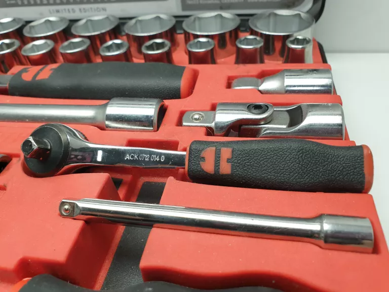 zestaw-narzedziowy-wurth-zebra-59-elementow-metalowa-walizka-product-id-a81289d9-aae6-4cf8-9d43-28c7f1e45c44