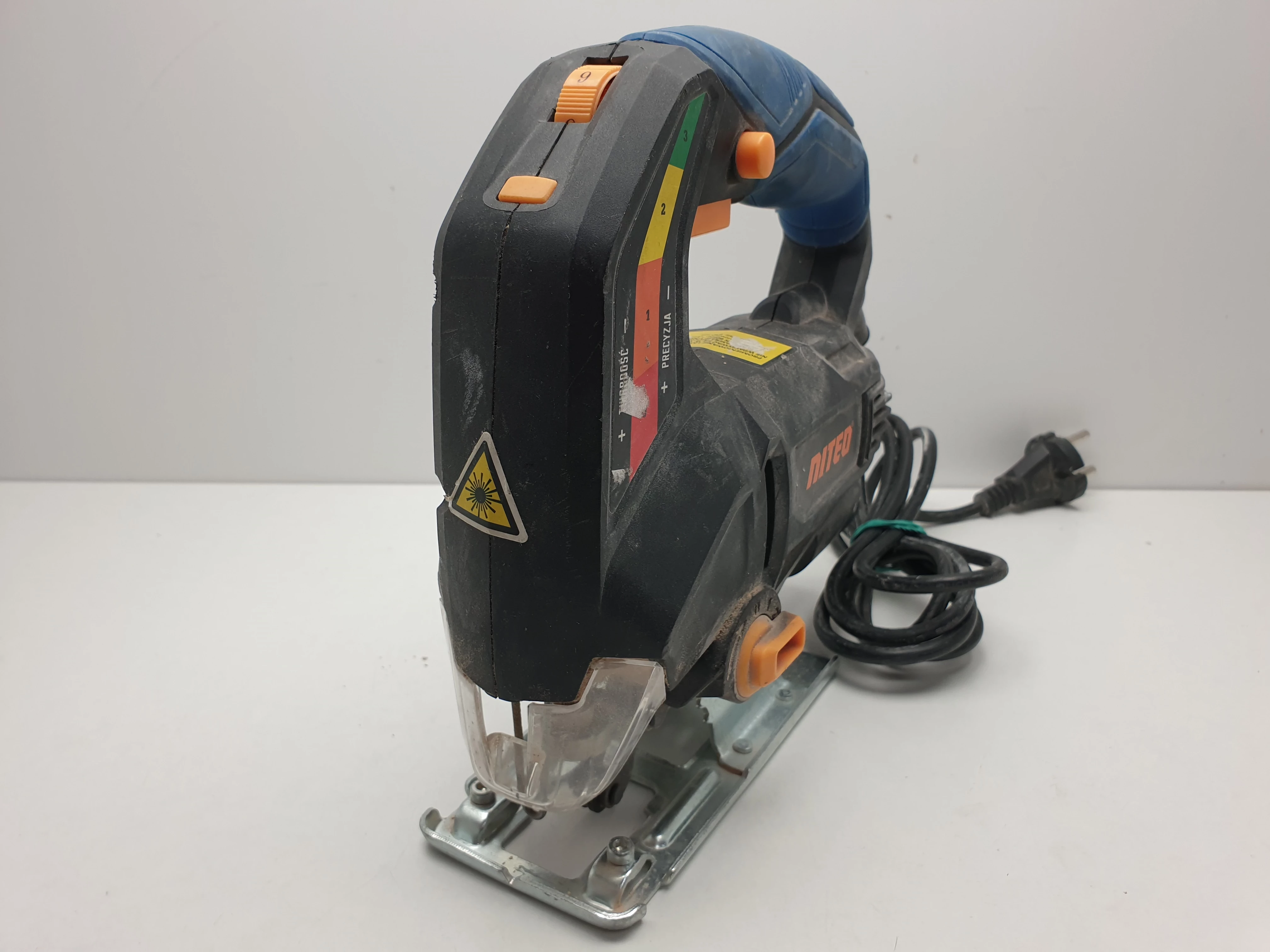 wyrzynarka-z-laserem-niteo-tools-js0007-23-mocowanie-brzeszczotu-205041-731274