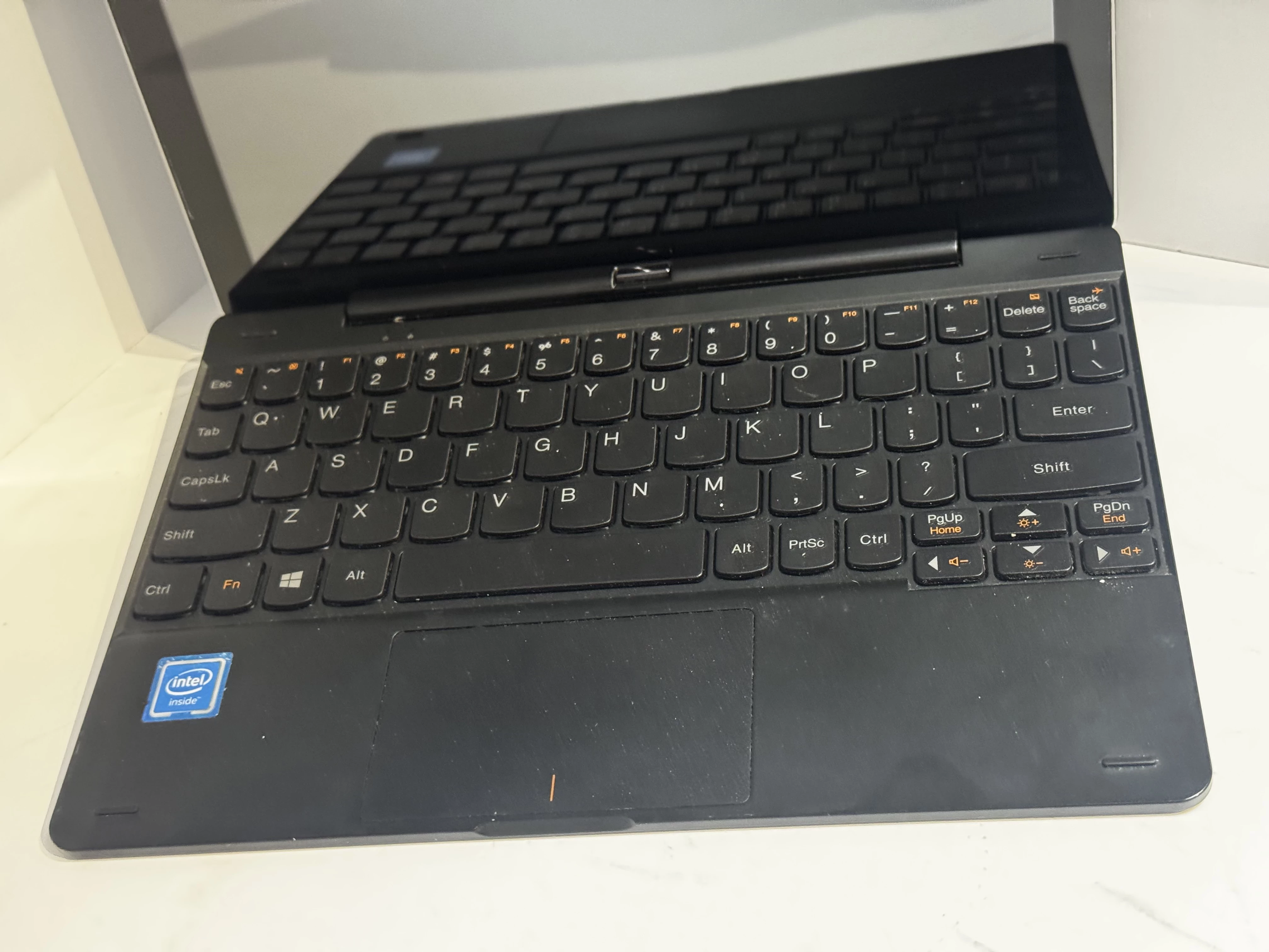 laptop-lenovo-ideapad-miix-300-10iby-zasilacz-pudelko-190404551175-liczba-rdzeni-procesora-4329-3