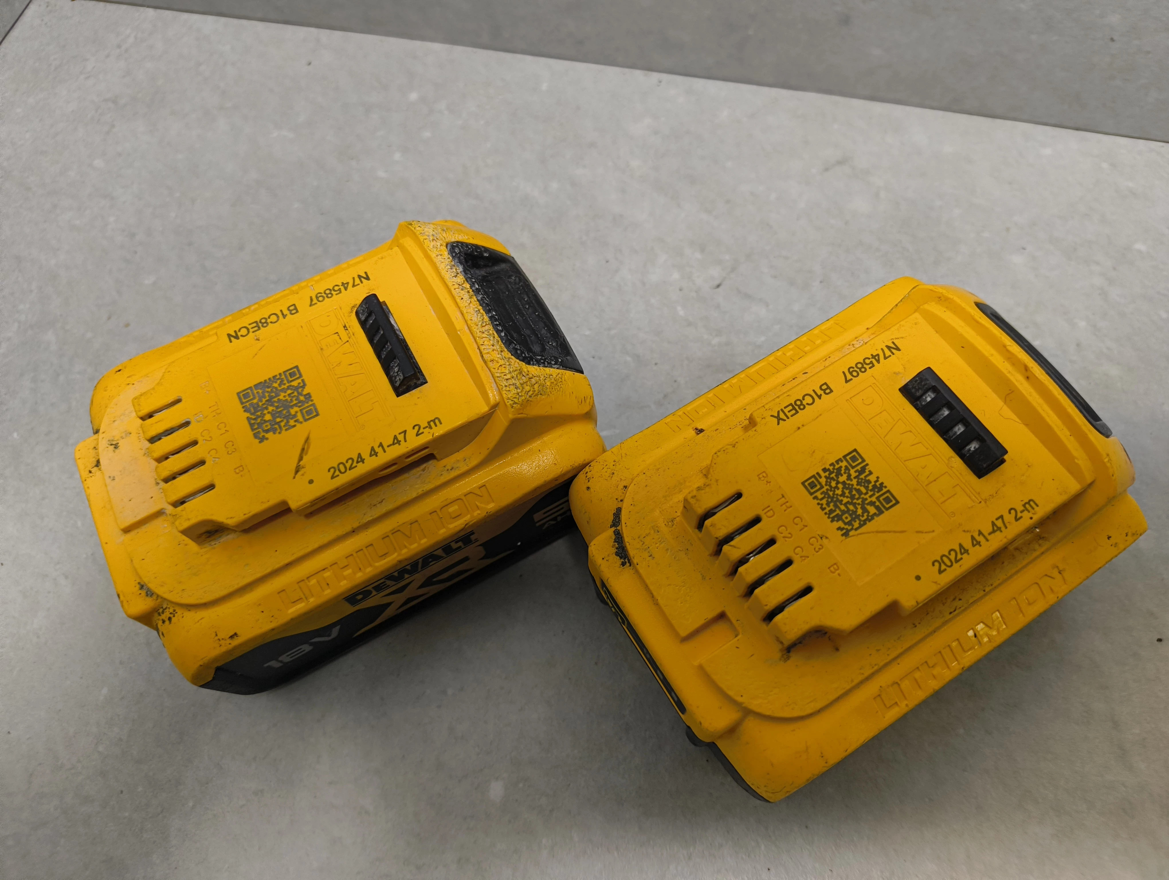 akumulator-dewalt-18v-5ah-2024r-stan-11323-2