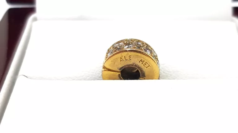 klips-pandora-shine-pave-charms-pozlacanyale-met-sredn1cm-245g-768658c01-ean-gtin-5700302845464