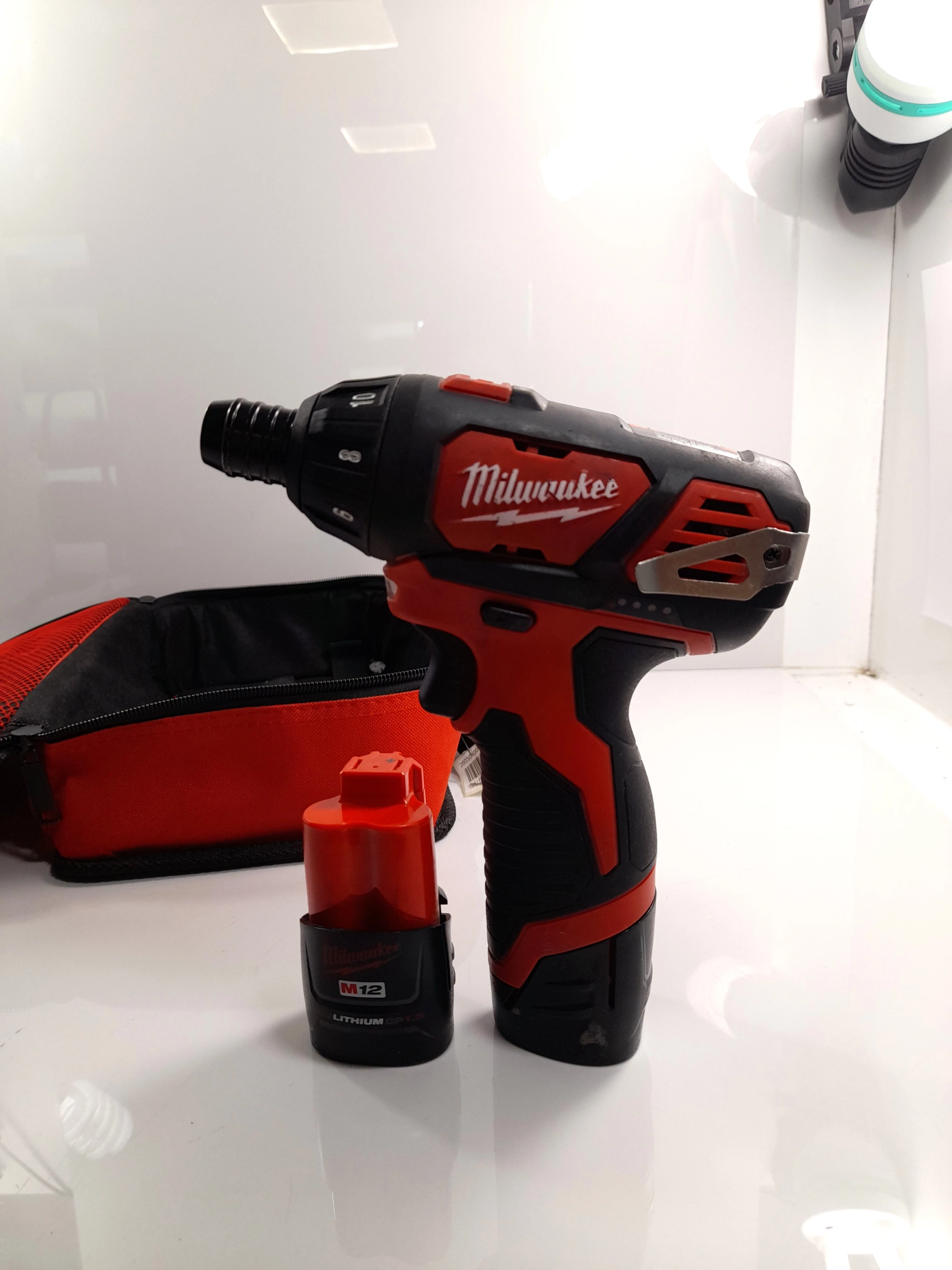 wkretarka-aku-milwaukee-m12-bdd-0-60ah-etui-poludniowa-38-przezmierowo-ska