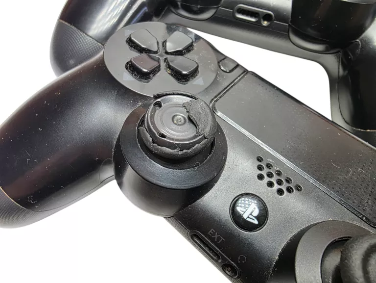 konsola-ps-4-slim-2-pady-pud-liczba-kontrolerow-w-zestawie-205994-257974