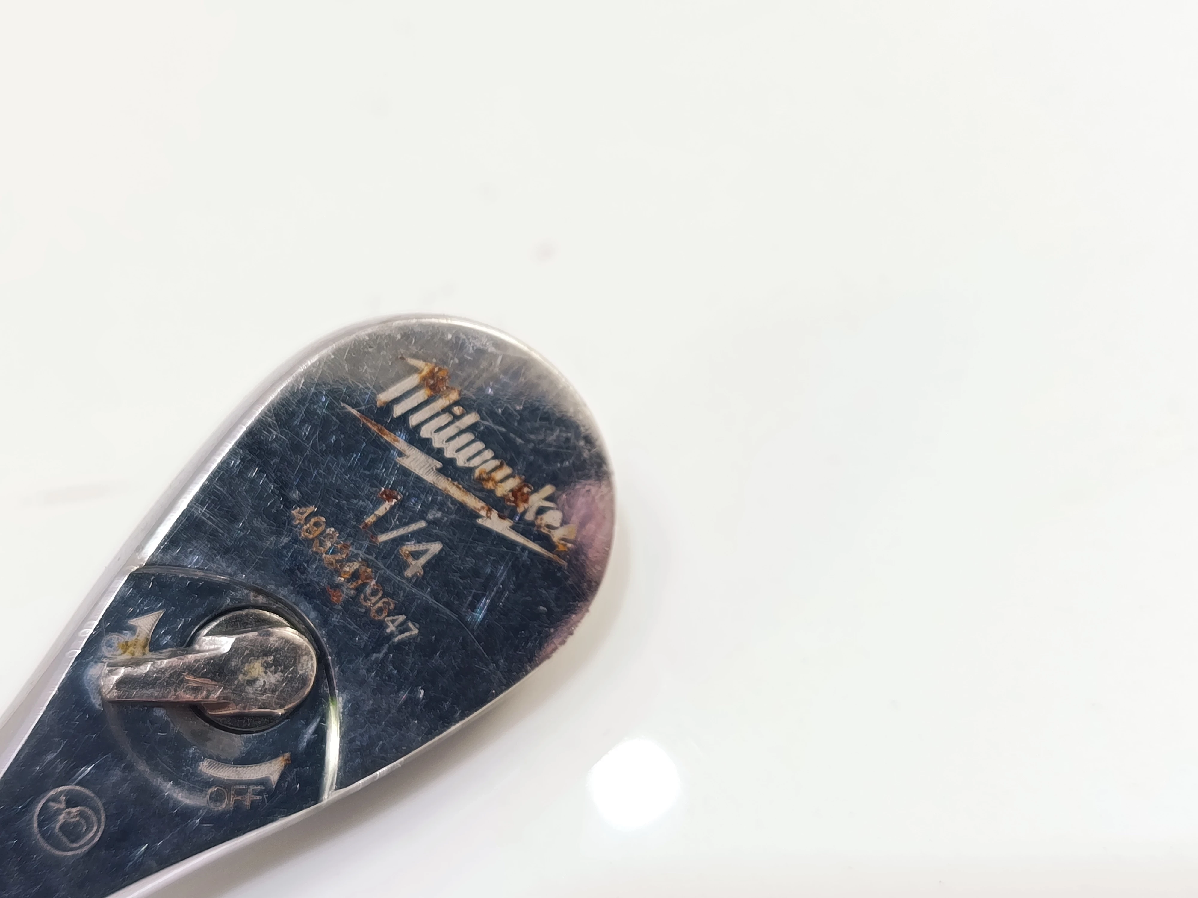 klucz-grzechotka-14-90-z-152-mm-milwaukee-48229014-waga-produktu-z-opakowaniem-jednostkowym-0100