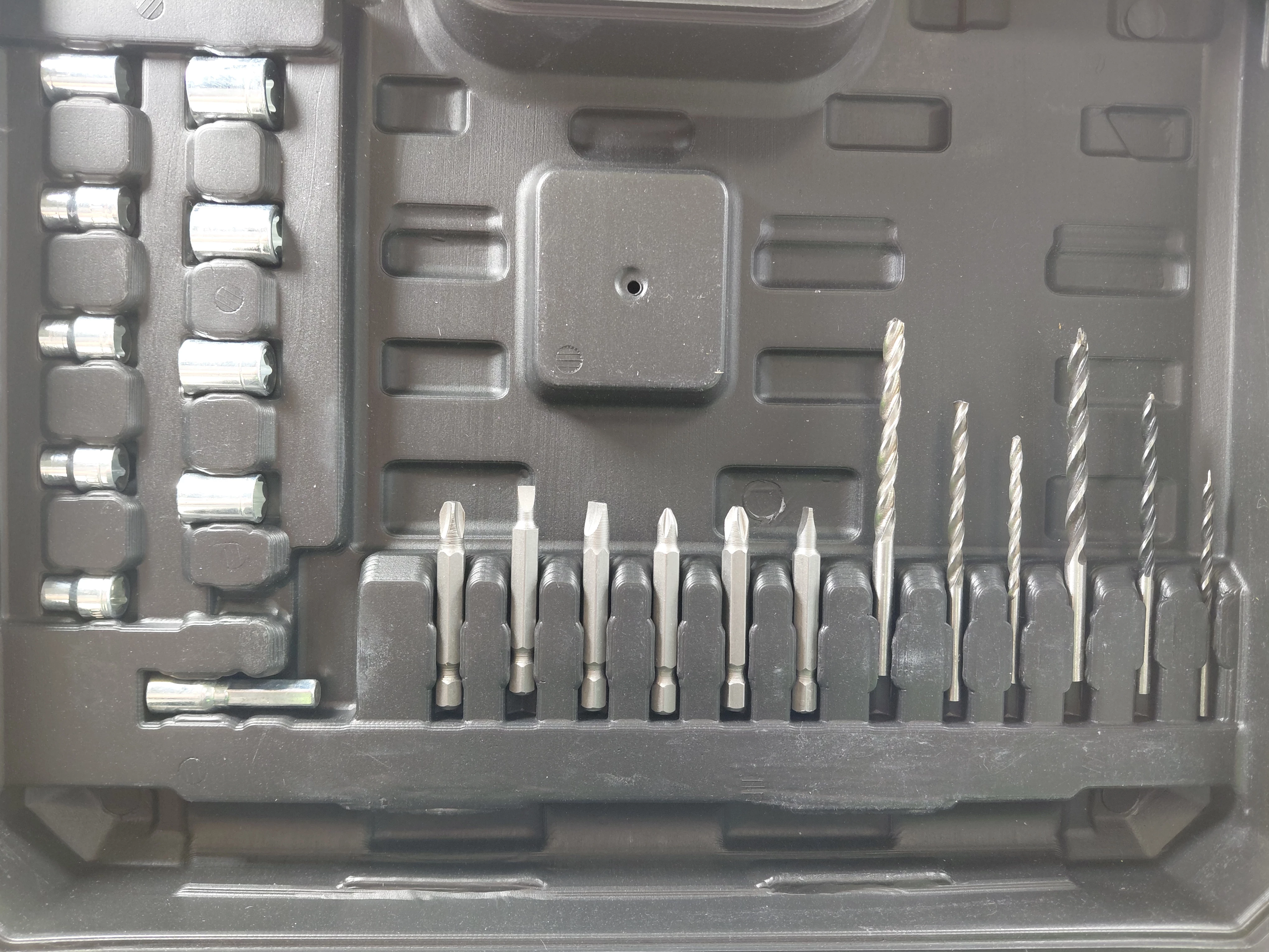 wkretarka-xmaster-walizka-pojemnosc-akumulatora-400