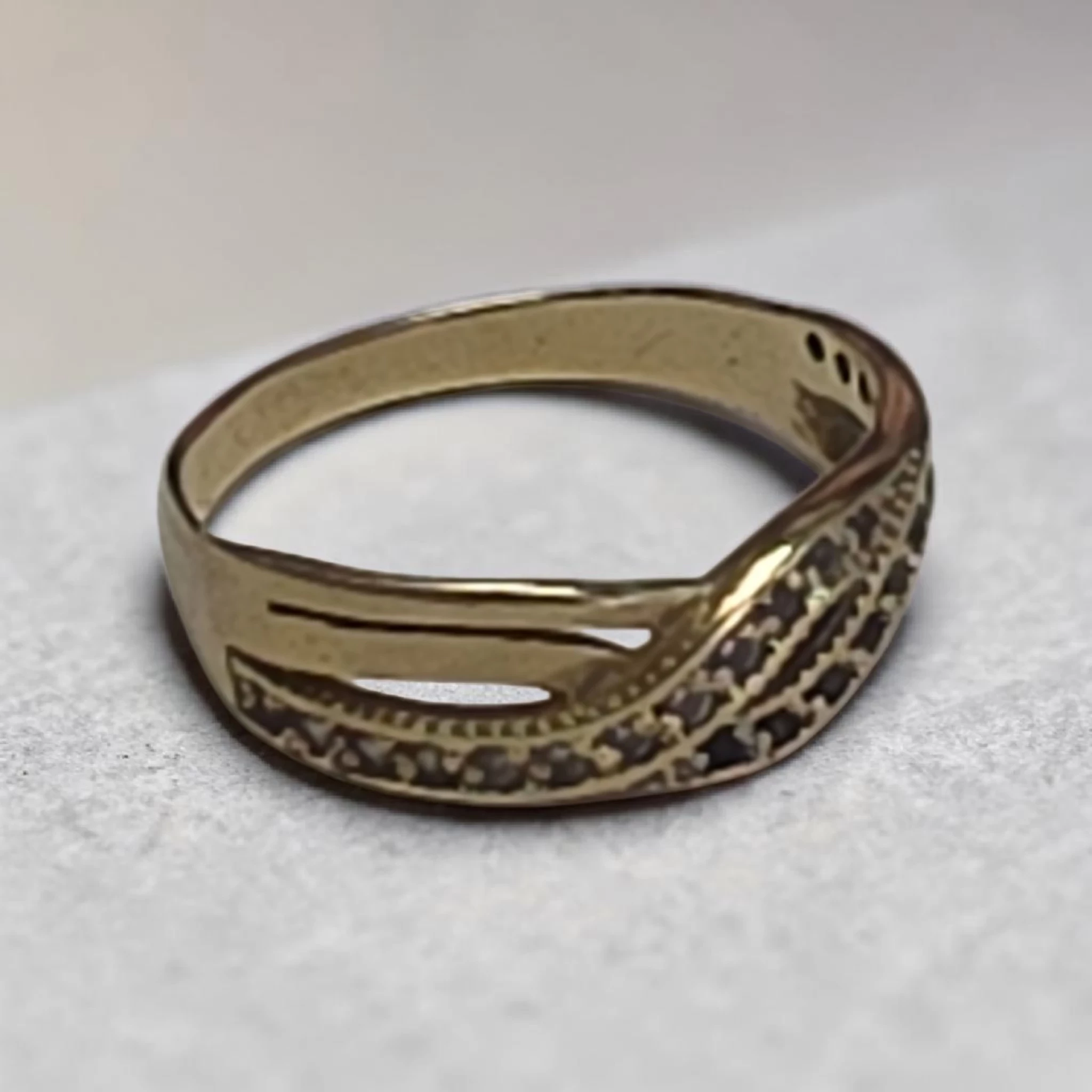 zloty-pierscionek-z-cyrkoniami-585-w164g-r10-ean-gtin-5906803504361