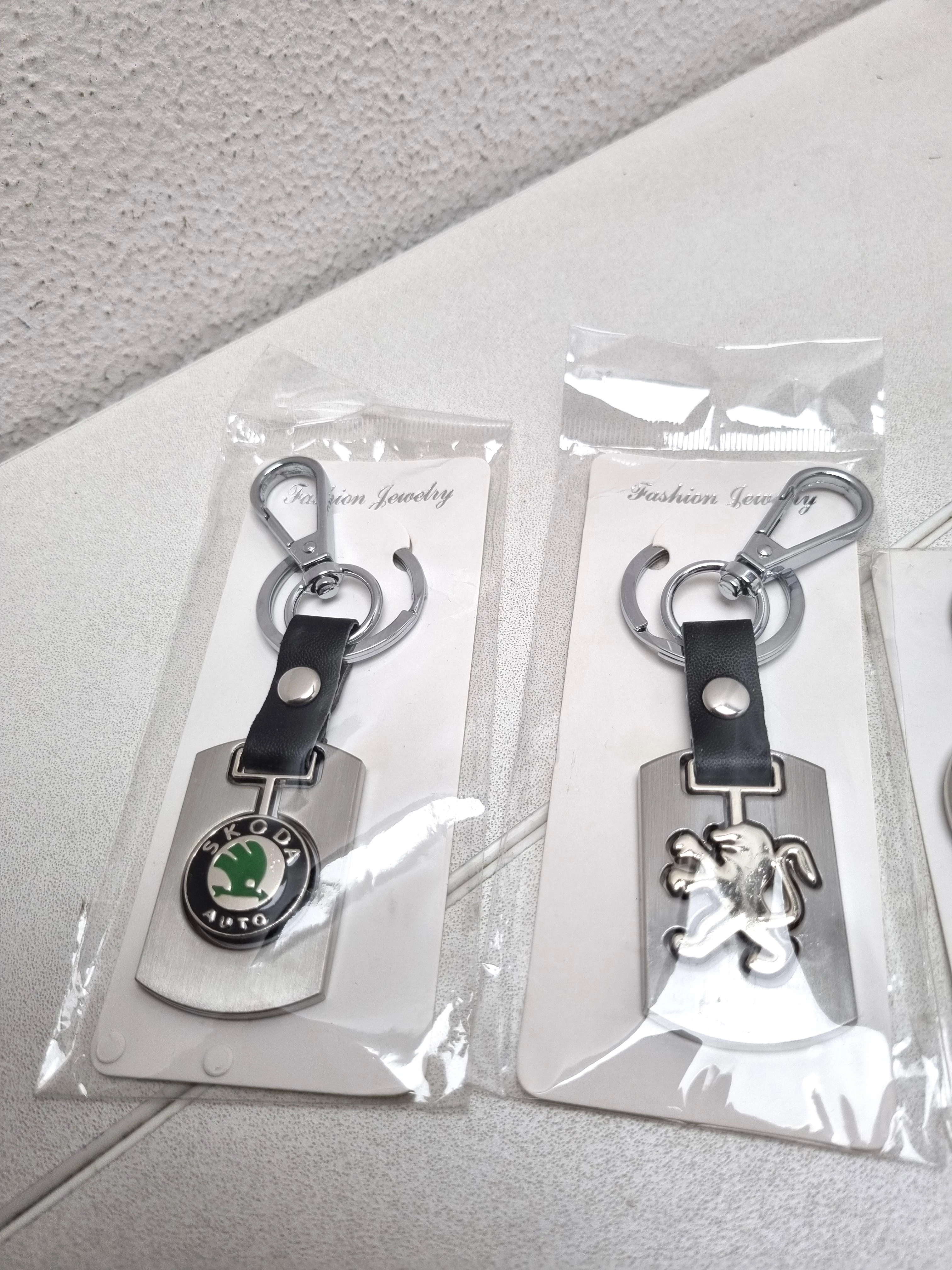 brelok-z-logiemmarka-samochodu-stan-11323-2