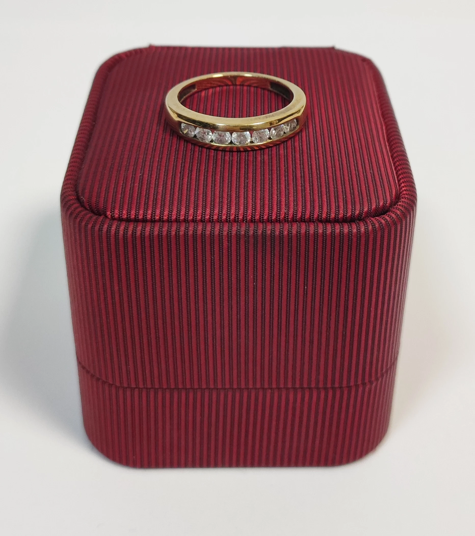 zloty-pierscionek-z-brylantami-375-material-15835-2