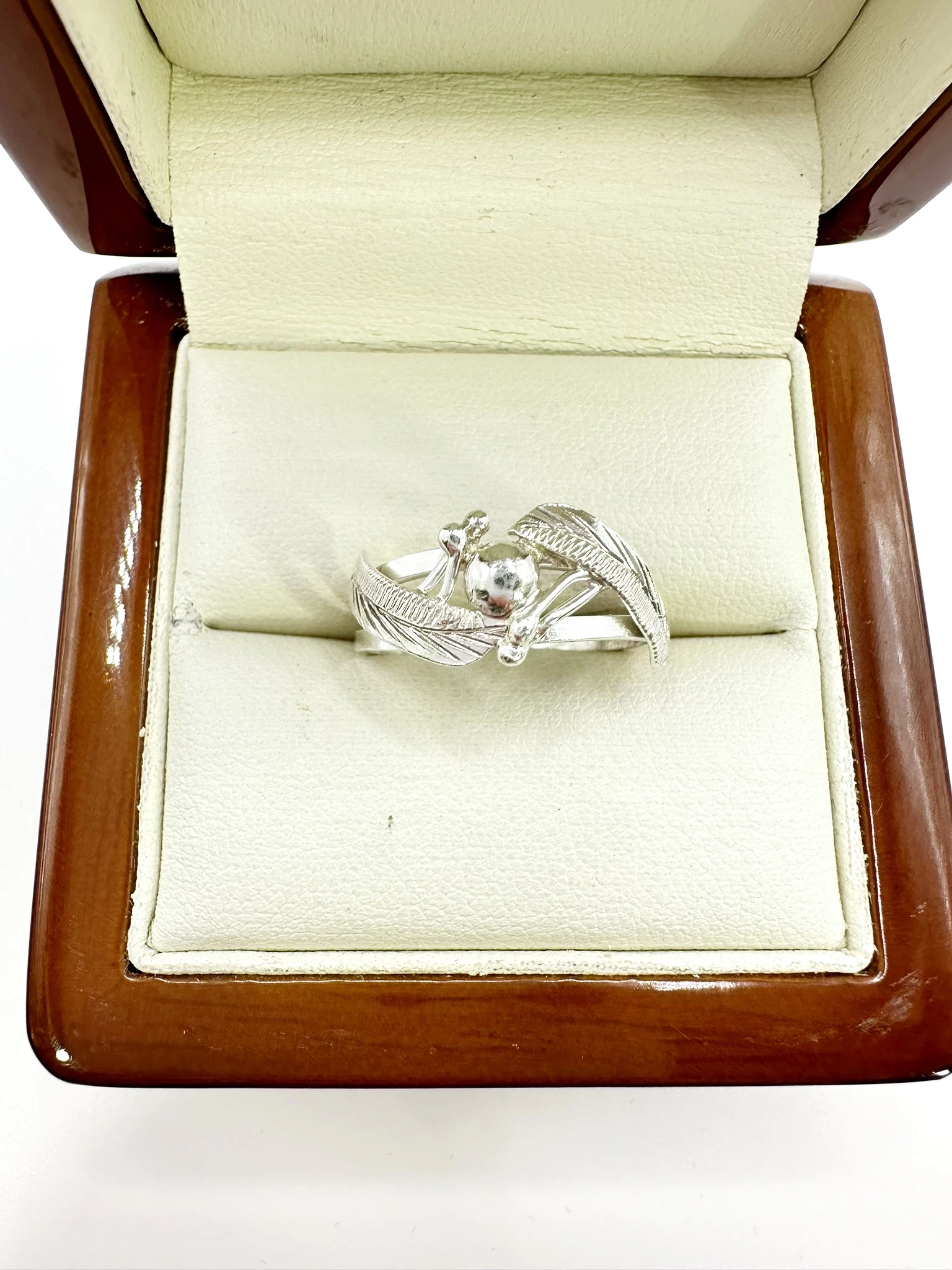 uroczy-damski-pierscionek-ze-srebra-proby-925-listki-r17-waga-22