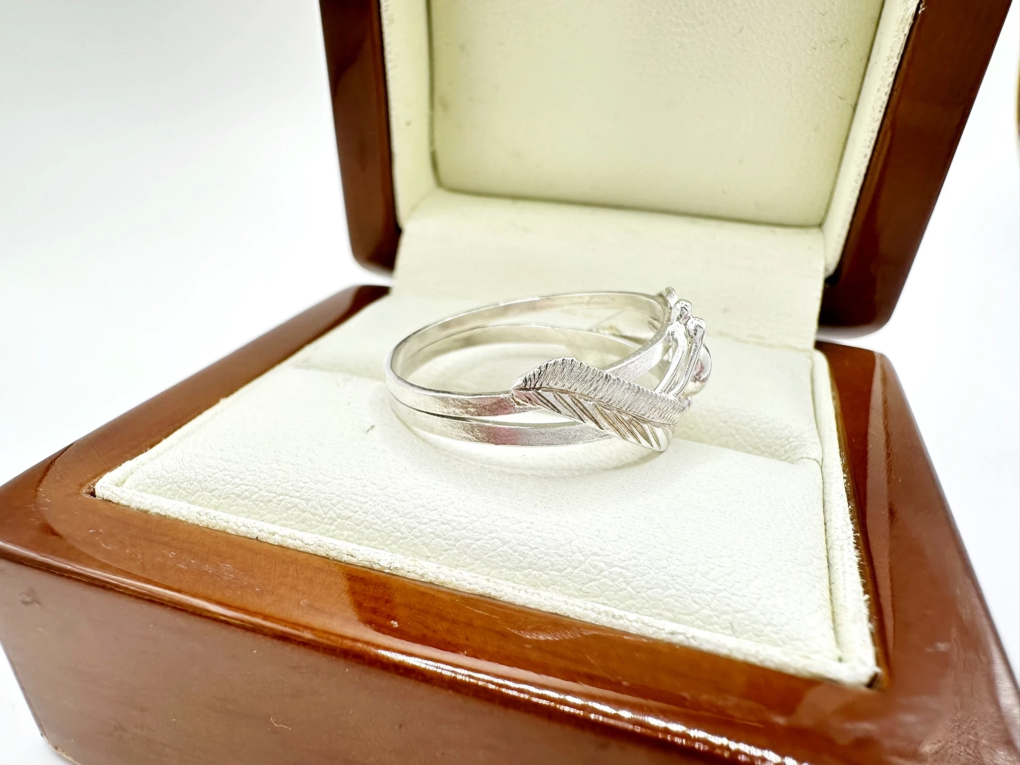 uroczy-damski-pierscionek-ze-srebra-proby-925-listki-r17-material-15835-4