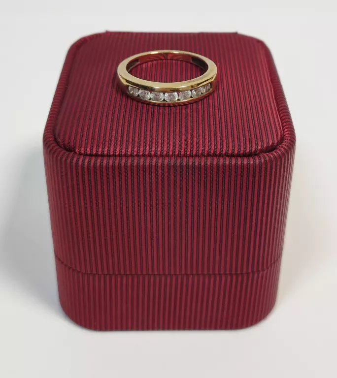 zloty-pierscionek-z-brylantami-375-material-15835-2