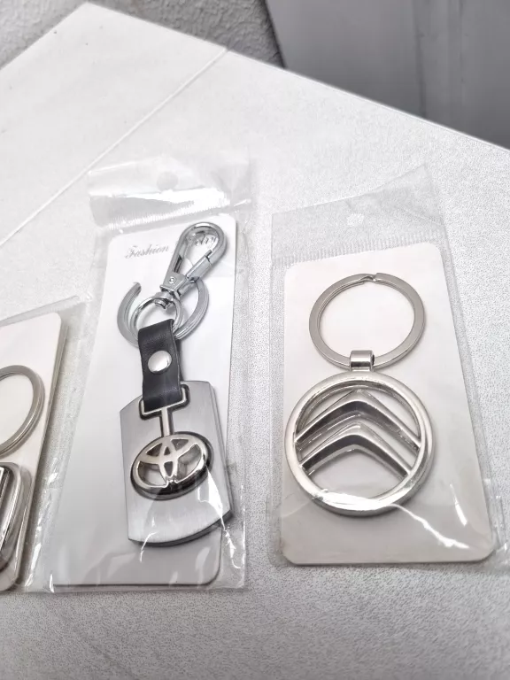 brelok-z-logiemmarka-samochodu-ean-gtin-24364343543235