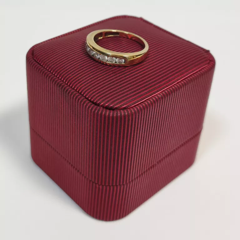 zloty-pierscionek-z-brylantami-375-stan-11323-2