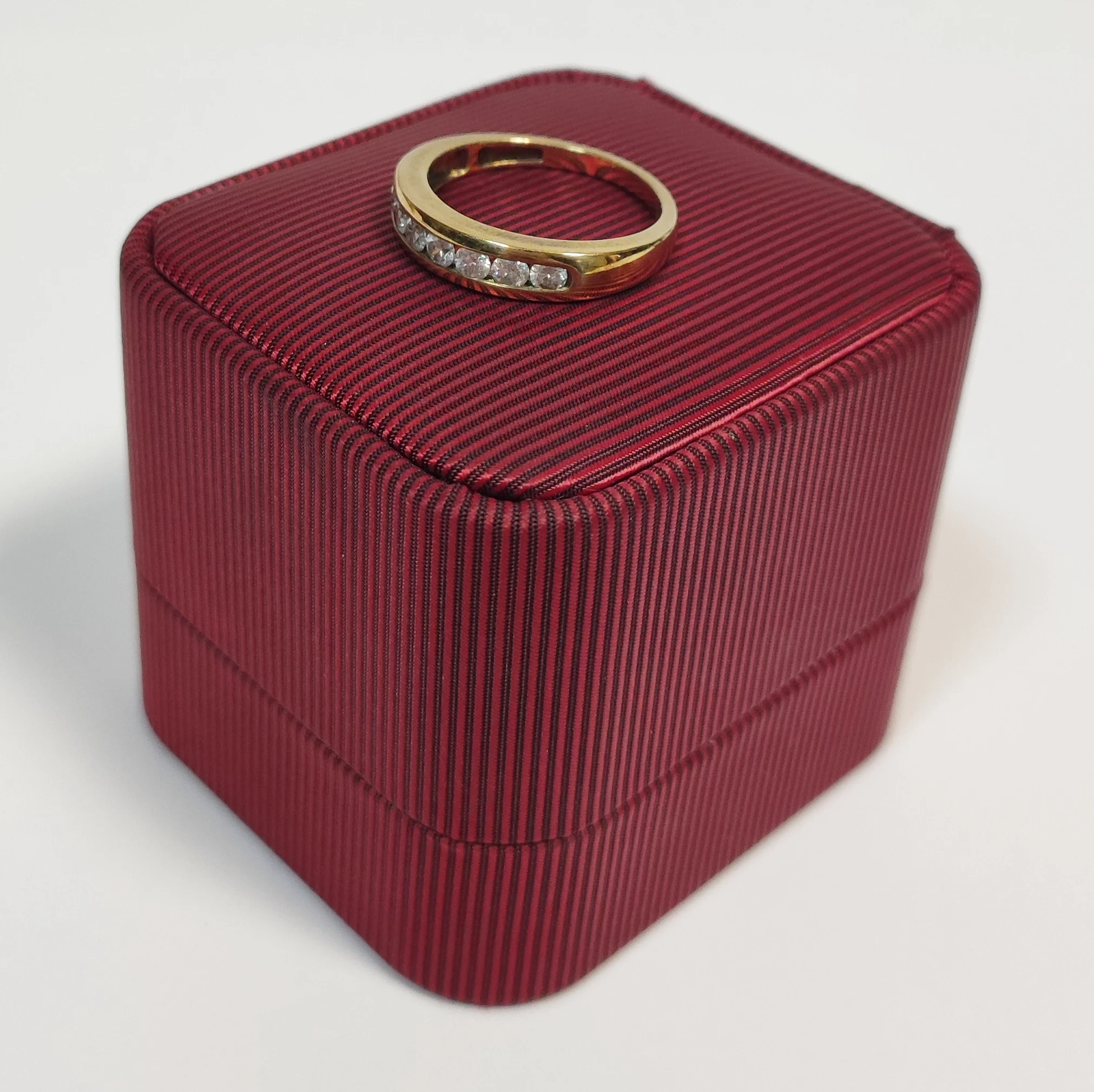 zloty-pierscionek-z-brylantami-375-stan-11323-2