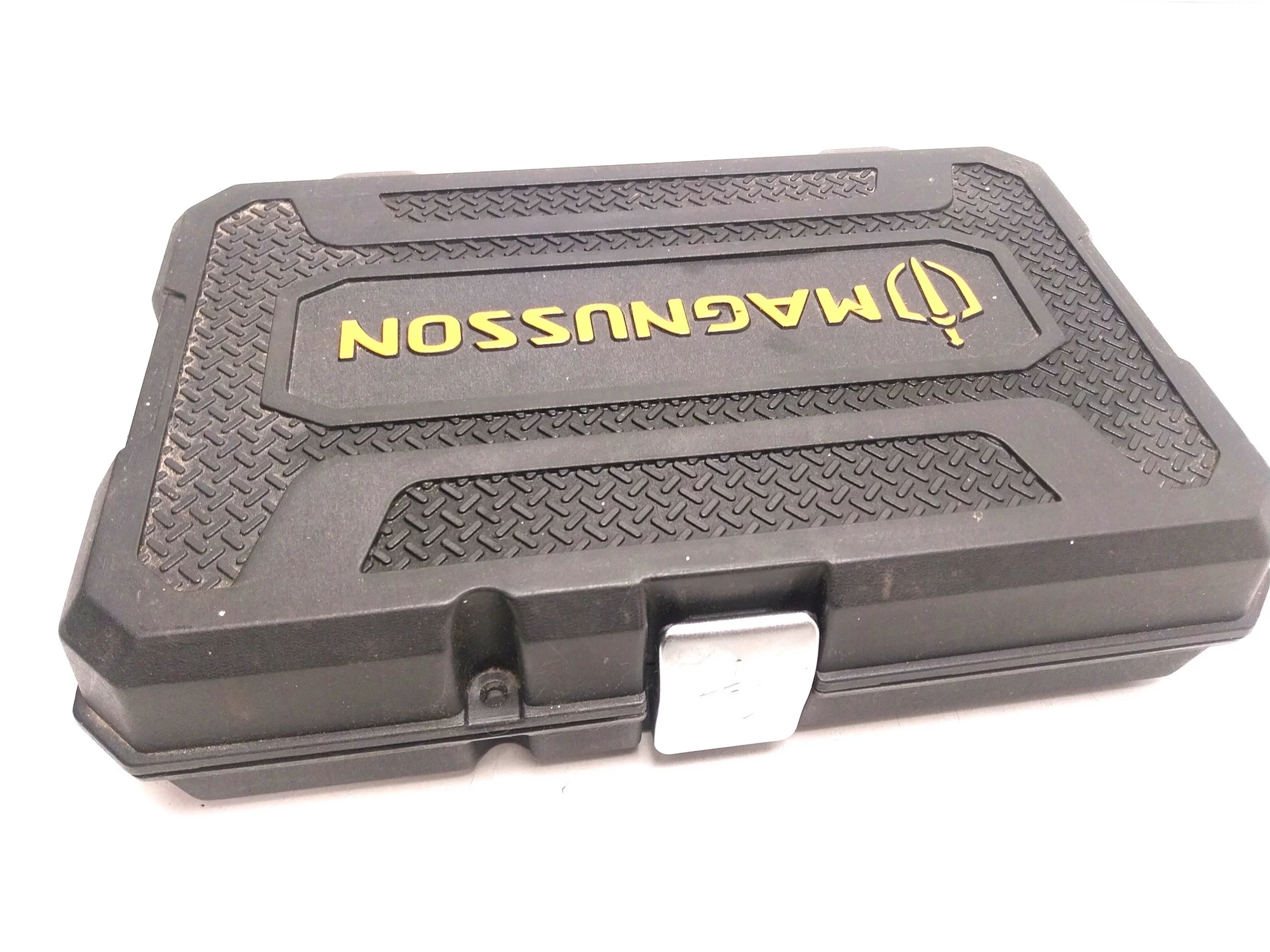 zestaw-kluczy-nasadowych-magnusson-38-40-szt-walizka-liczba-elementow-w-zestawie-40