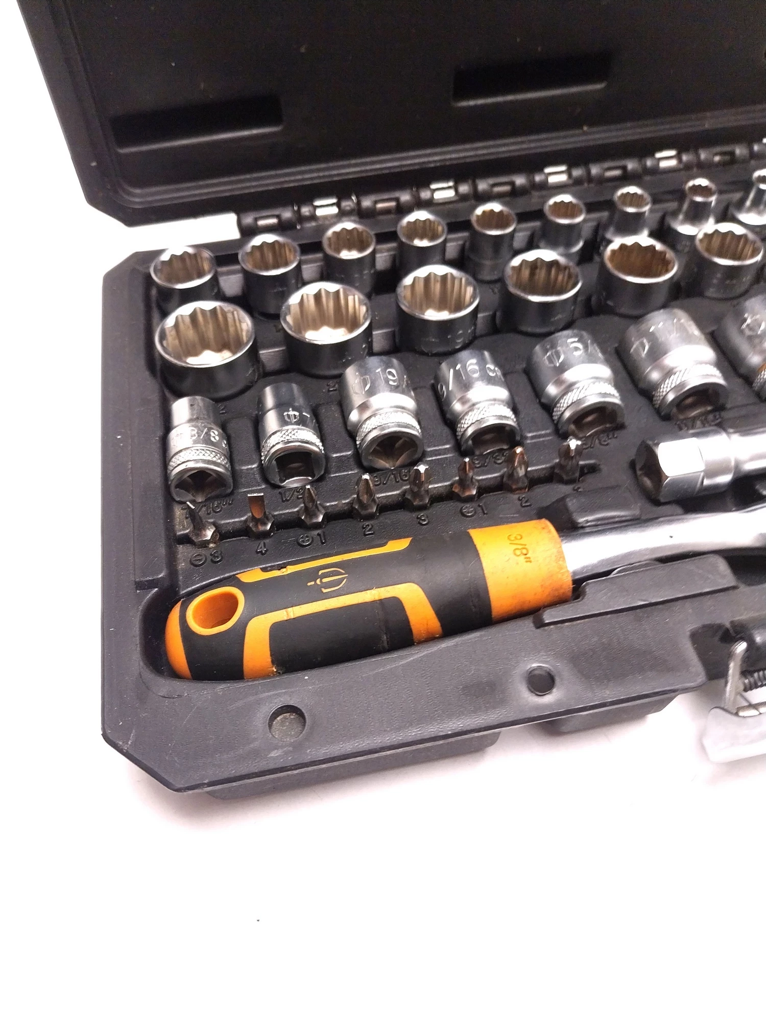 zestaw-kluczy-nasadowych-magnusson-38-40-szt-walizka-product-id-fb8ce0e9-aa13-44e2-ae45-d10754381a52