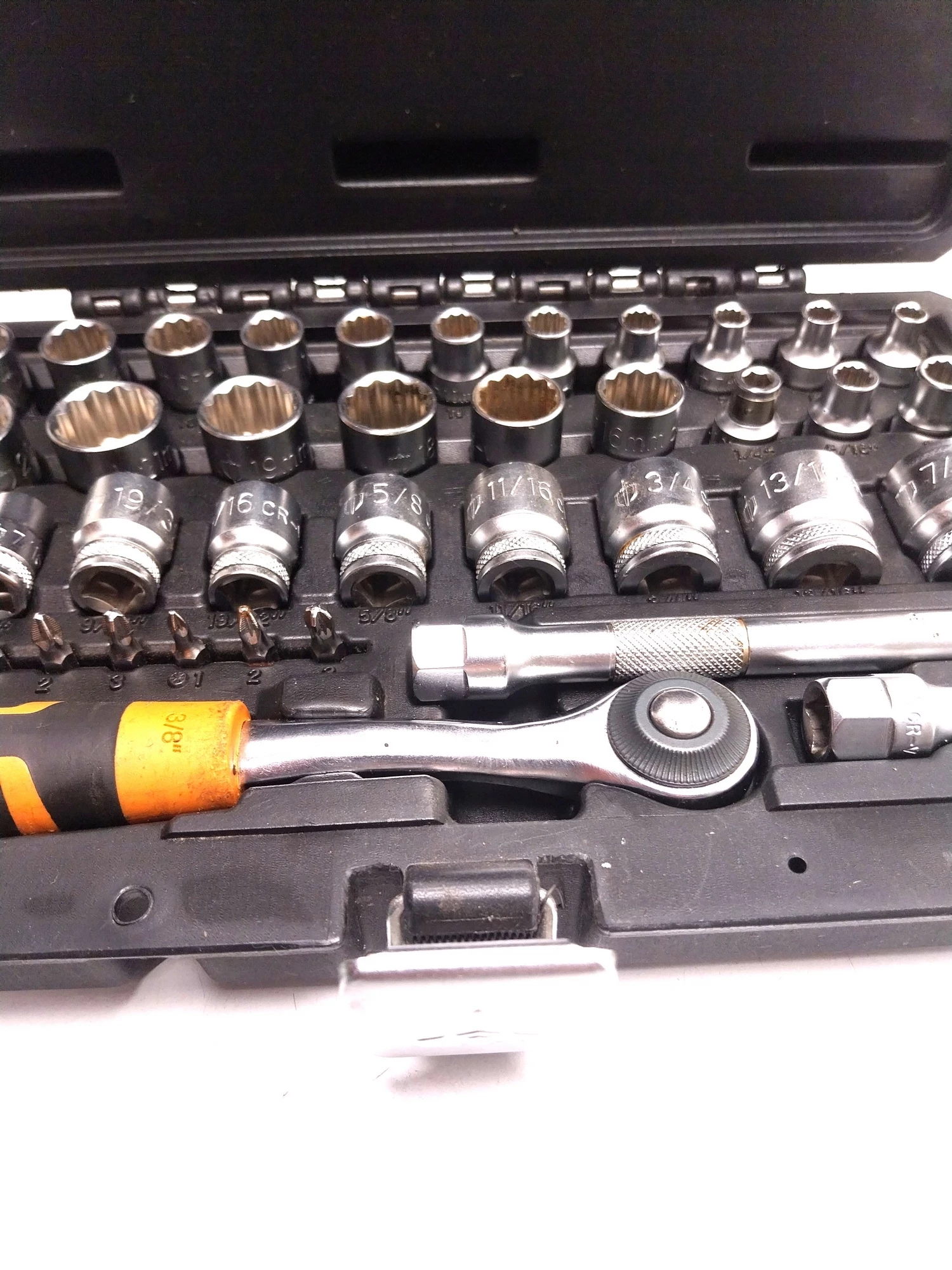 zestaw-kluczy-nasadowych-magnusson-38-40-szt-walizka-waga-produktu-z-opakowaniem-jednostkowym-1000