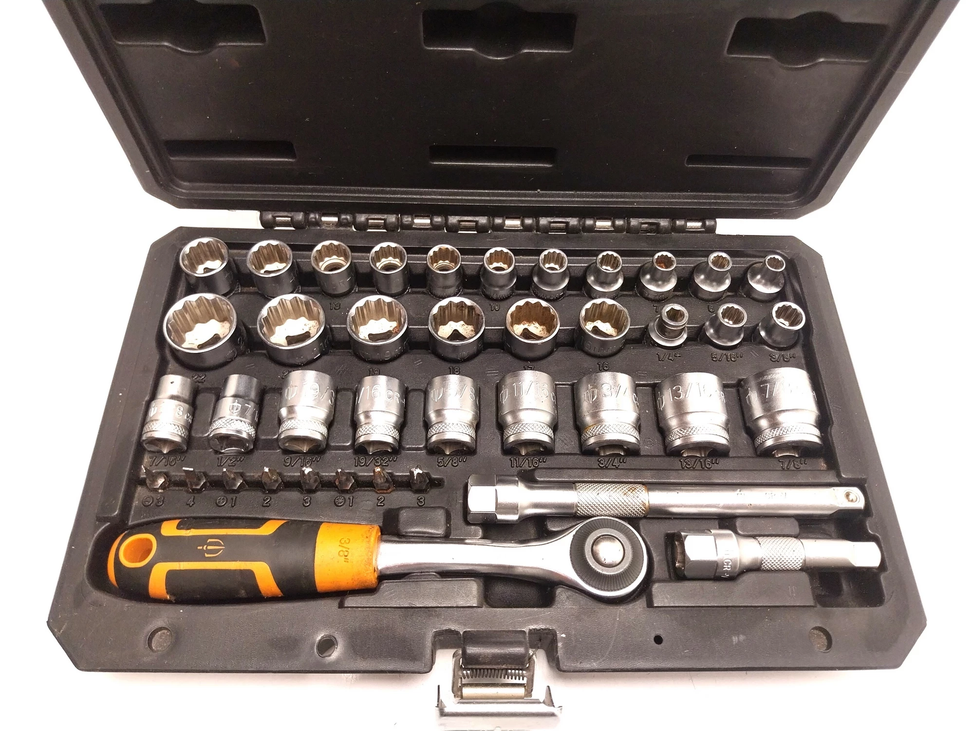 zestaw-kluczy-nasadowych-magnusson-38-40-szt-walizka-kod-producenta-213575