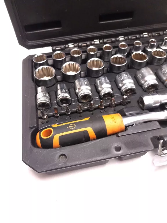 zestaw-kluczy-nasadowych-magnusson-38-40-szt-walizka-product-id-fb8ce0e9-aa13-44e2-ae45-d10754381a52