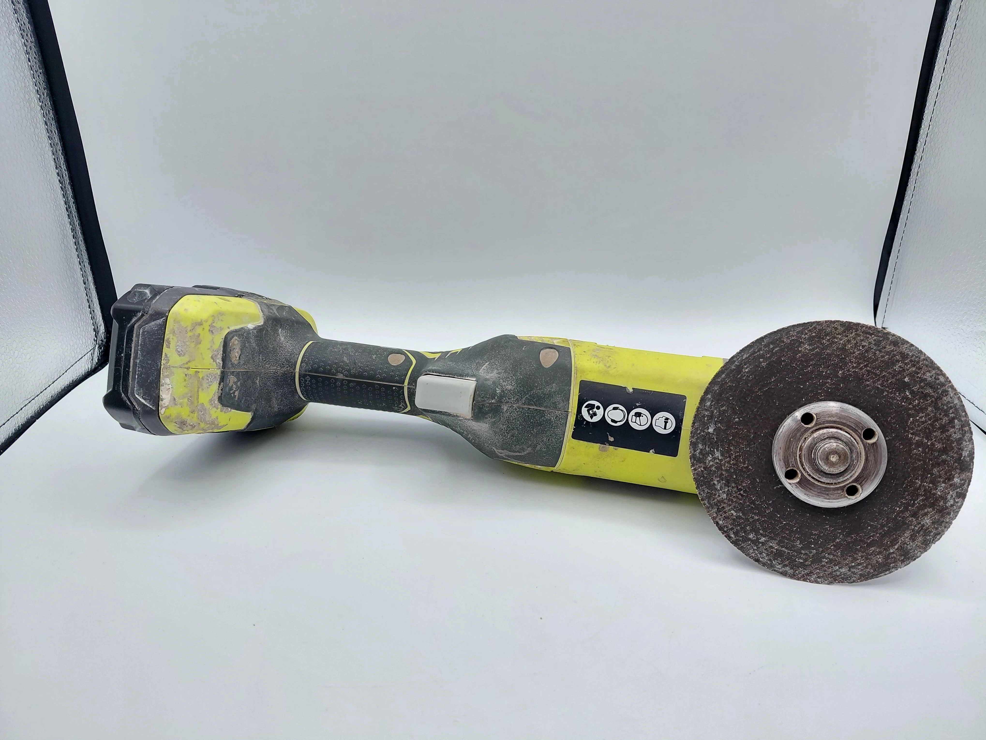 ryobi-szlifierka-katowa-115mm-akumulator-12ah-ladowarka15a-rodzaj-zasilania-128529-1